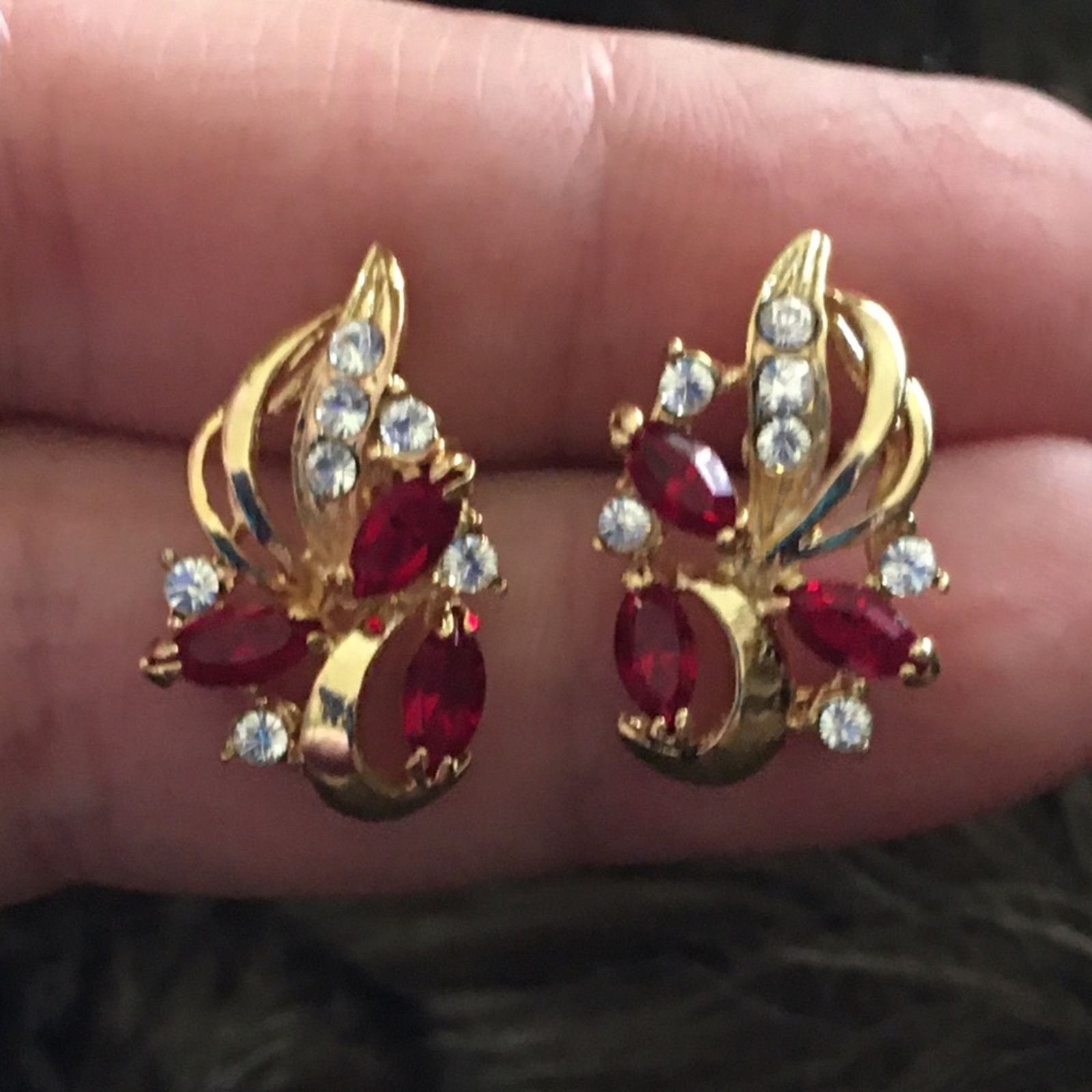 Jewelry Faux ruby gold tone cluster pierced earrings Size ONE SIZE - 2 Thumbnail