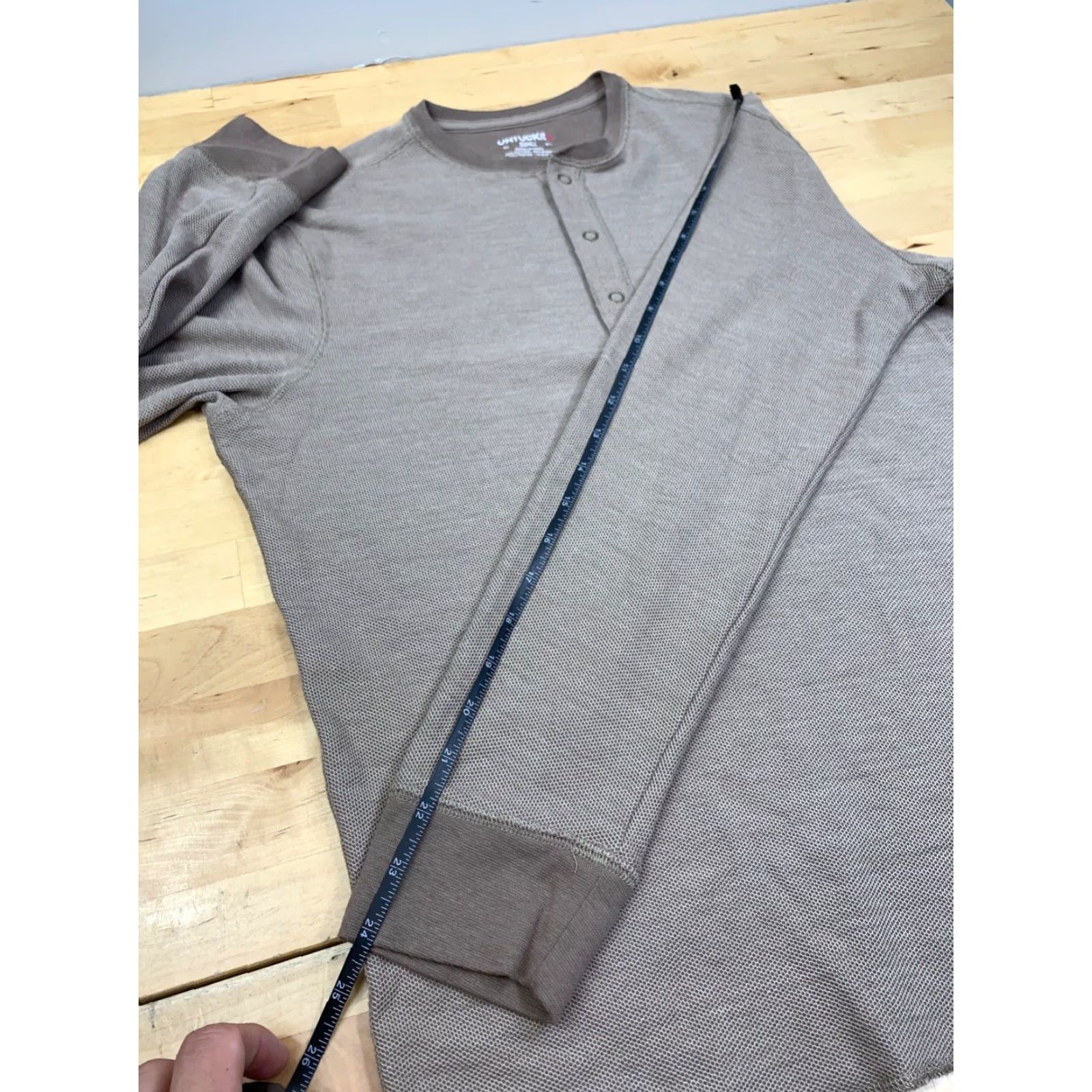 UNTUCKit UNTUCKit Long Sleeve Henley Shirt Mens S Brown Casual #8986 Size US S / EU 44-46 / 1 - 5 Thumbnail