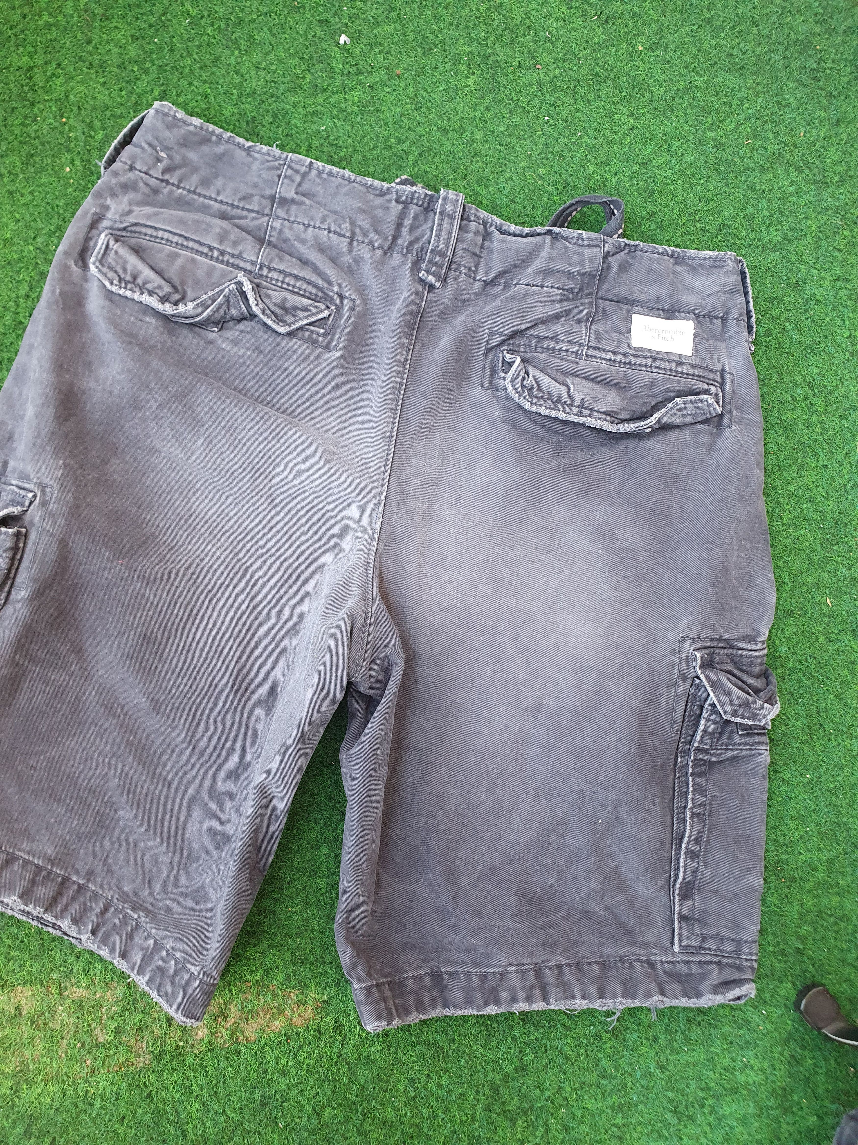 Abercrombie & Fitch Abercrombie & Fitch Heavy Cargo Shorts Size 33 Size US 32 / EU 48 - 2 Thumbnail