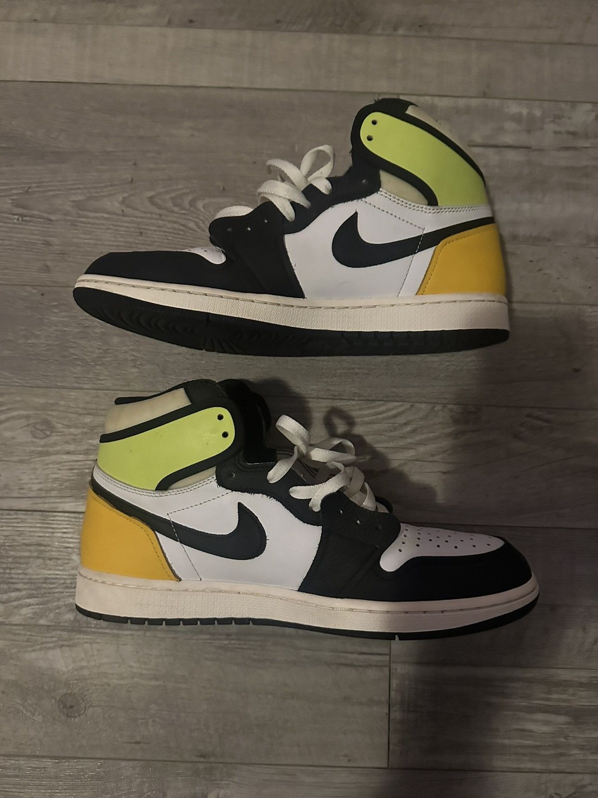 Jordan Brand × Nike Air Jordan 1 Retro High White/ Black/ Volt/ University Gold Size US 10.5 / EU 43-44 - 2 Thumbnail
