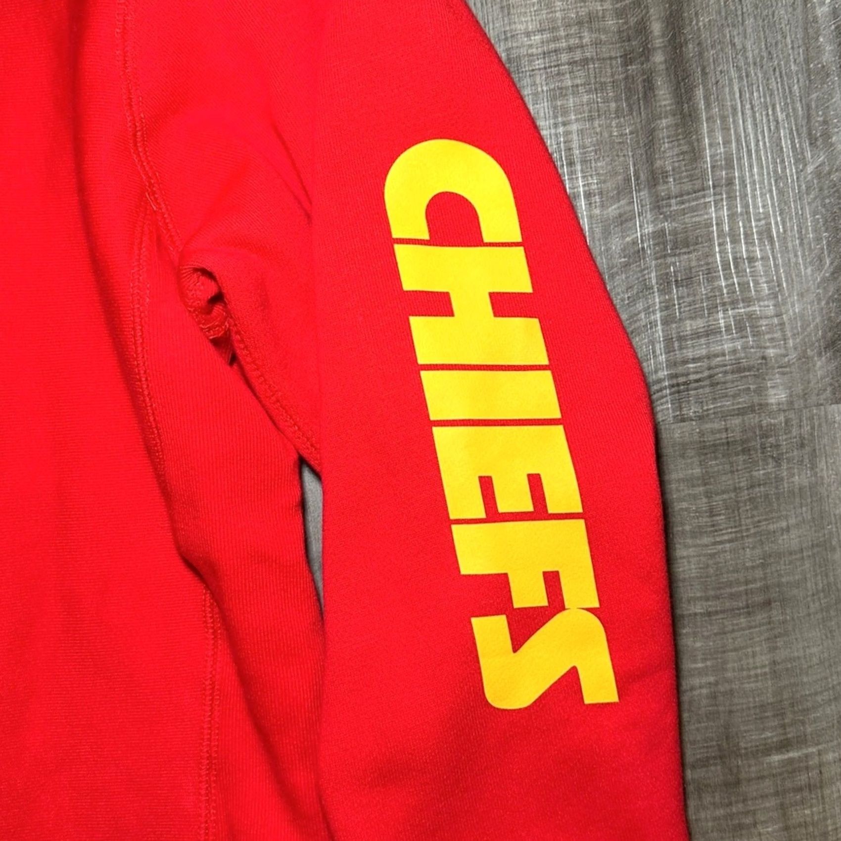 Vintage VINTAGE Kansas City Chiefs Greyson NFL Pullover Hoodie Men's Medium Red Code: MS9285 Size US M / EU 48-50 / 2 - 4 Thumbnail