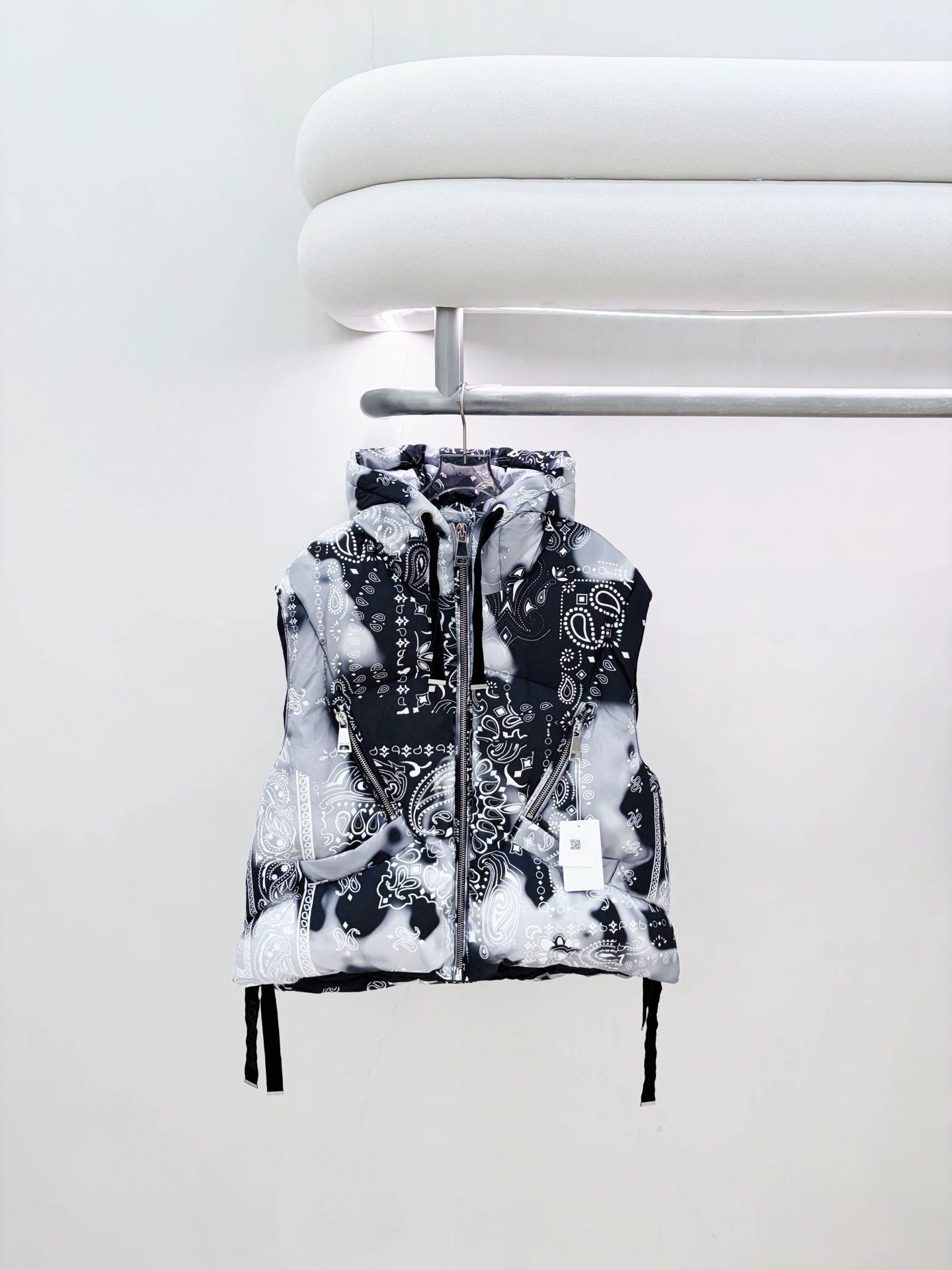 Khrisjoy KHRISJOY 99 new black gray camo down vest 50 Size US M / EU 48-50 / 2 - 1 Thumbnail