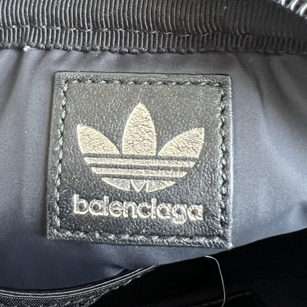 Adidas × Balenciaga BALENCIAGA ADIDAS 2023SS SMALL MESSENGER BAG LAMBSKIN Size ONE SIZE - 7 Thumbnail