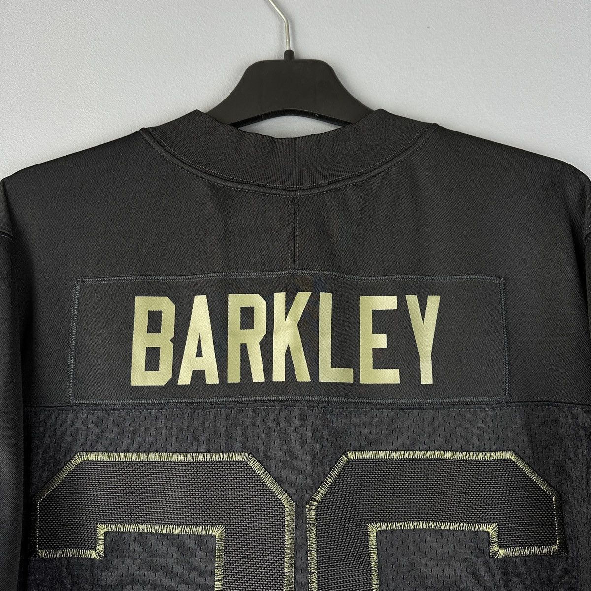 Nike Salute to Service New York Giants Jersey Saquon Barkley Size US L / EU 52-54 / 3 - 16 Thumbnail