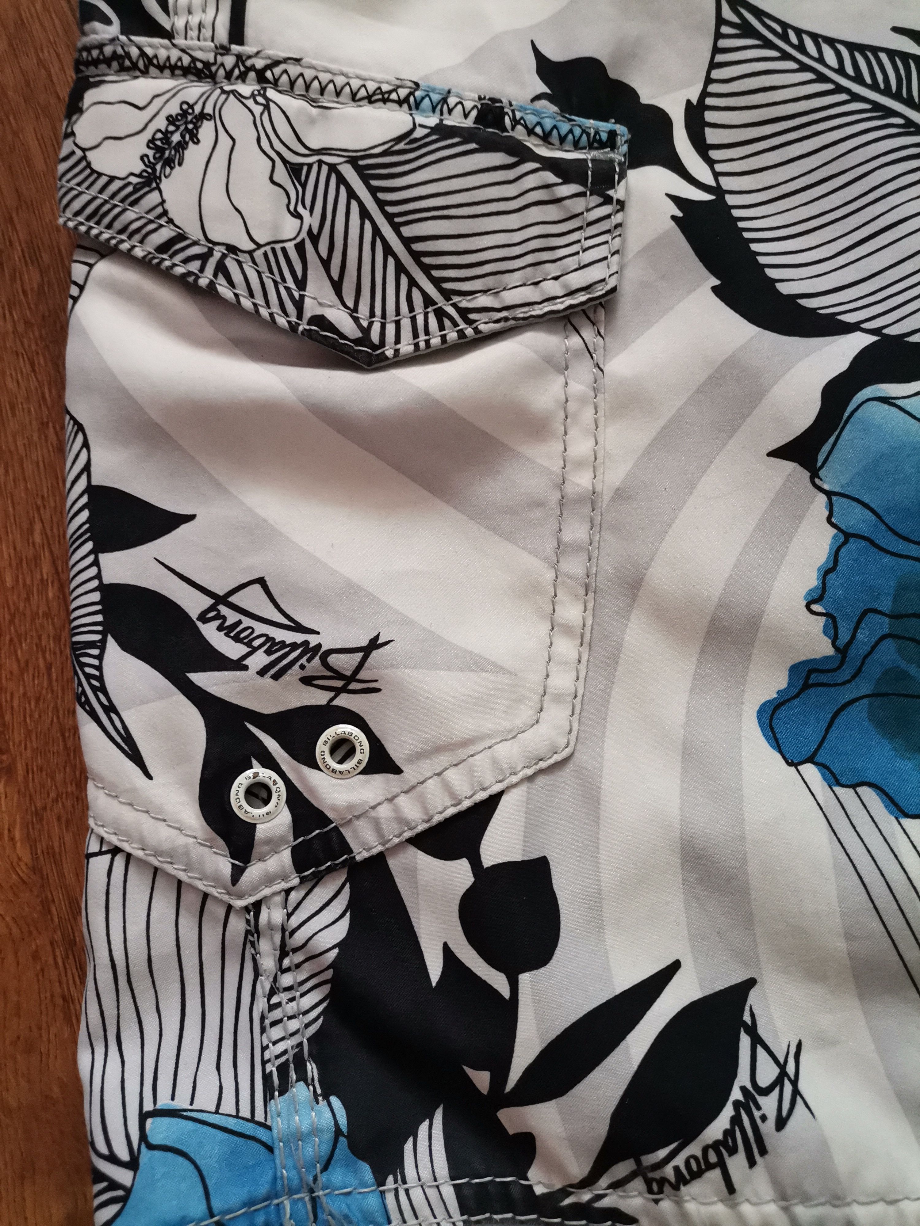 Billabong Billabong Floral Shorts Size US 33 - 2 Thumbnail