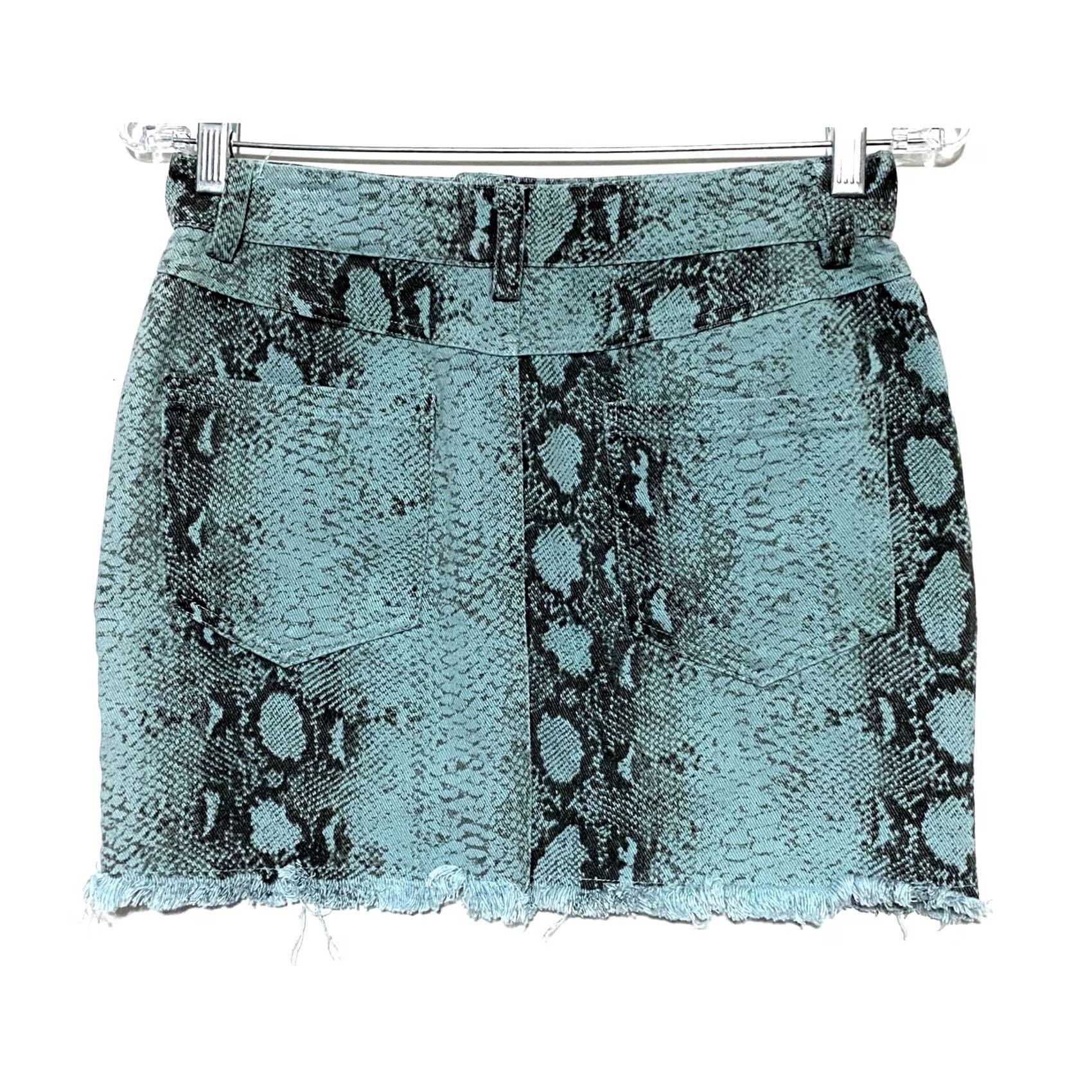Vintage Blue Blush Snakeskin Jean Mini Skirt S Raw Hem Fairy Grunge Edgy Coachella Boho Skirt, Denim, Animal Print, Short, Casual Womens, XS? No, S Size 28" / US 6 / IT 42 - 3 Thumbnail