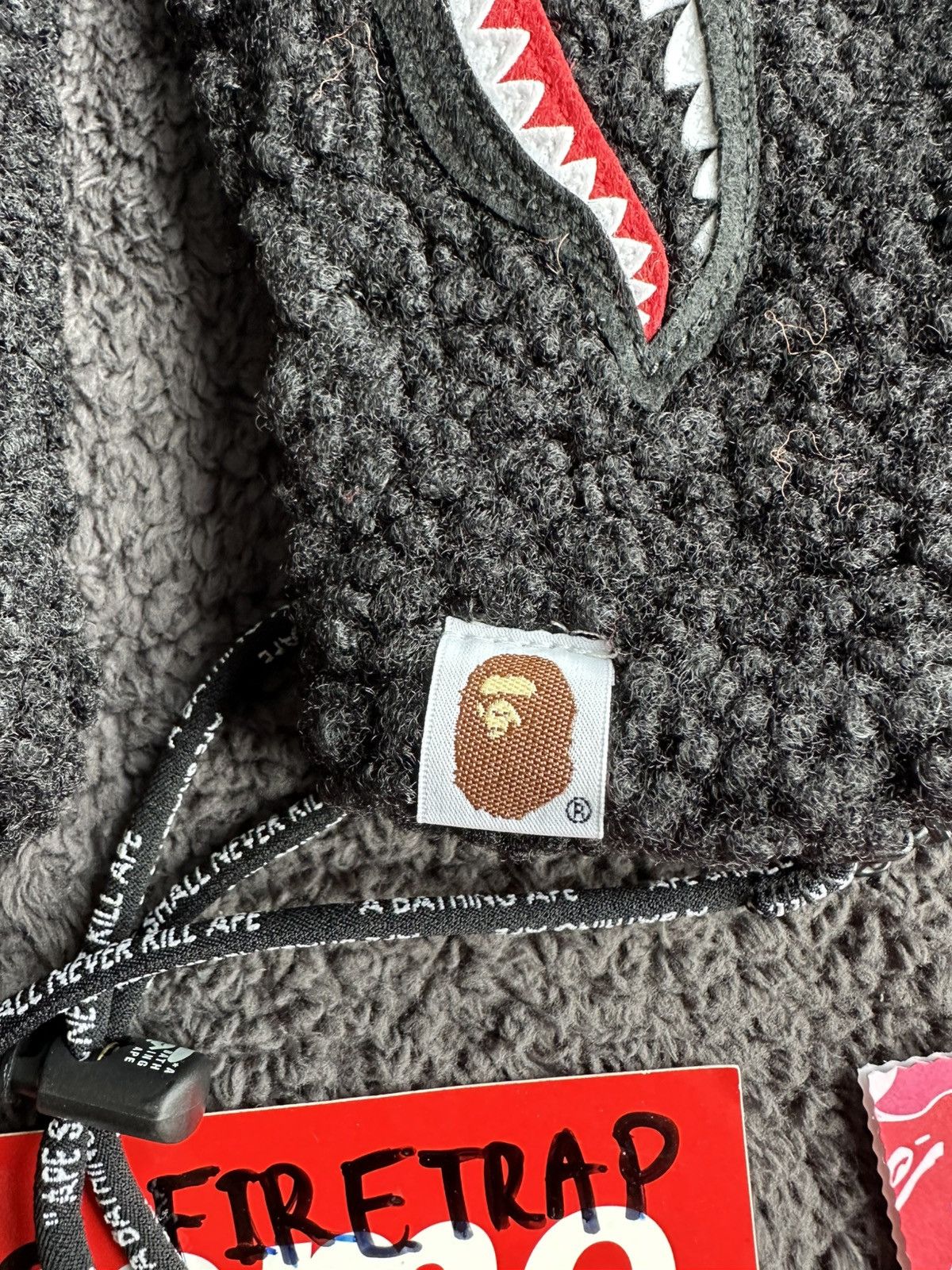 Bape BAPE Shark Boa Mittens Size ONE SIZE - 3 Thumbnail