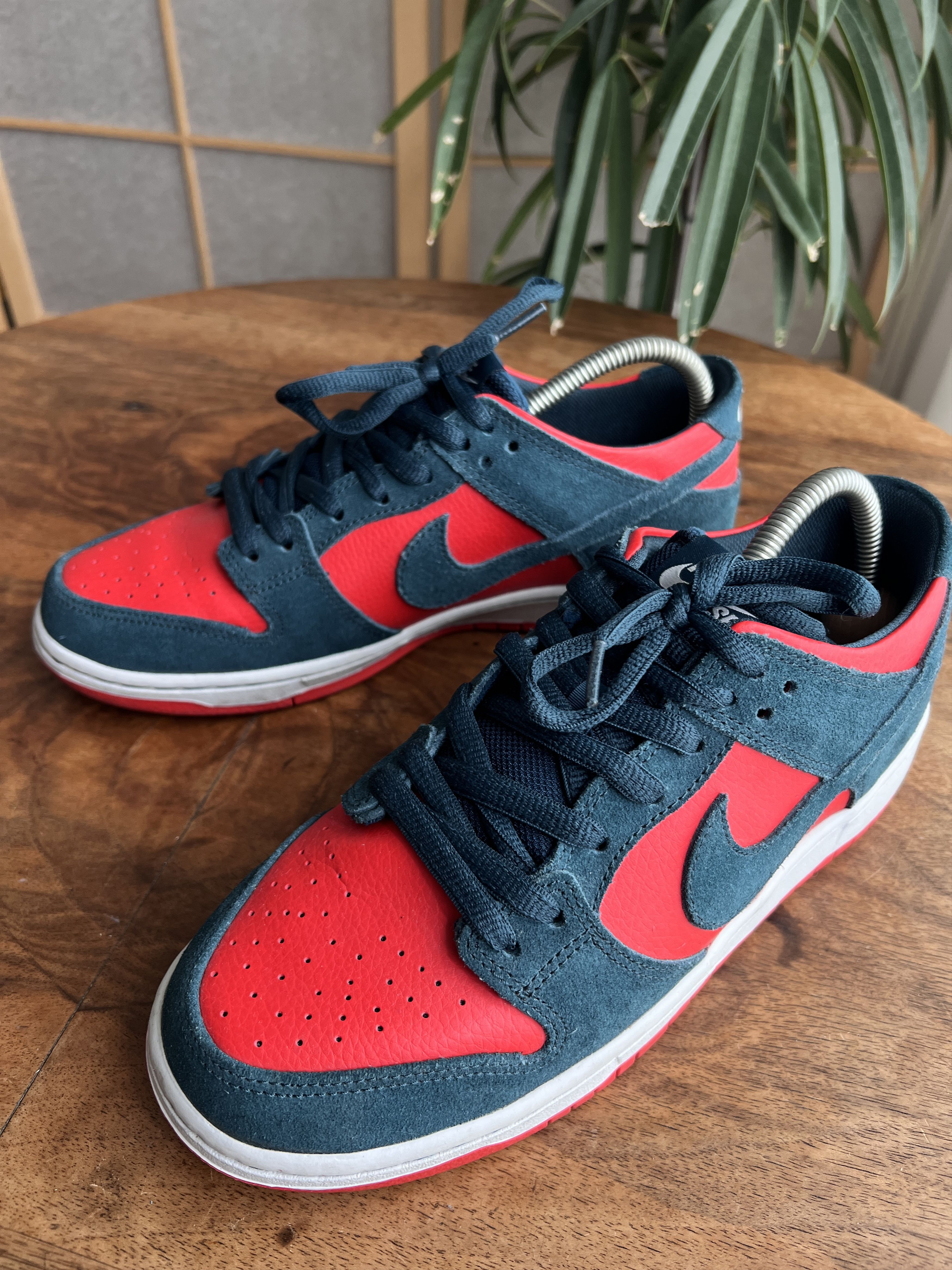 Nike SB Rare! Nike SB Zoom Dunk Low Reverse Shark sneakers shoes Size US 9 / EU 42 - 12 Thumbnail