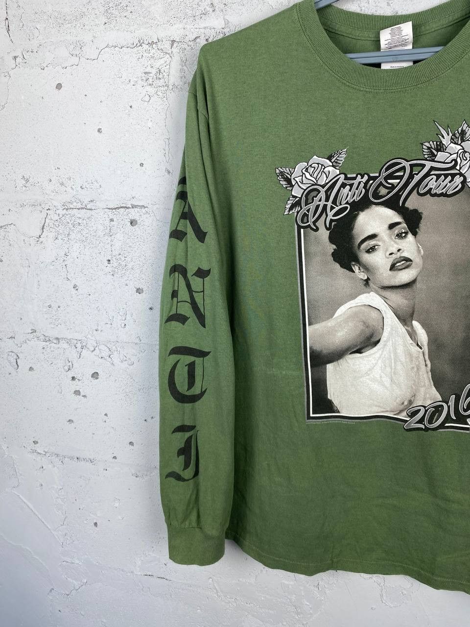 Band Tees Rihanna anti tour European Promo Tee tShirt 2016 Size US L / EU 52-54 / 3 - 3 Thumbnail