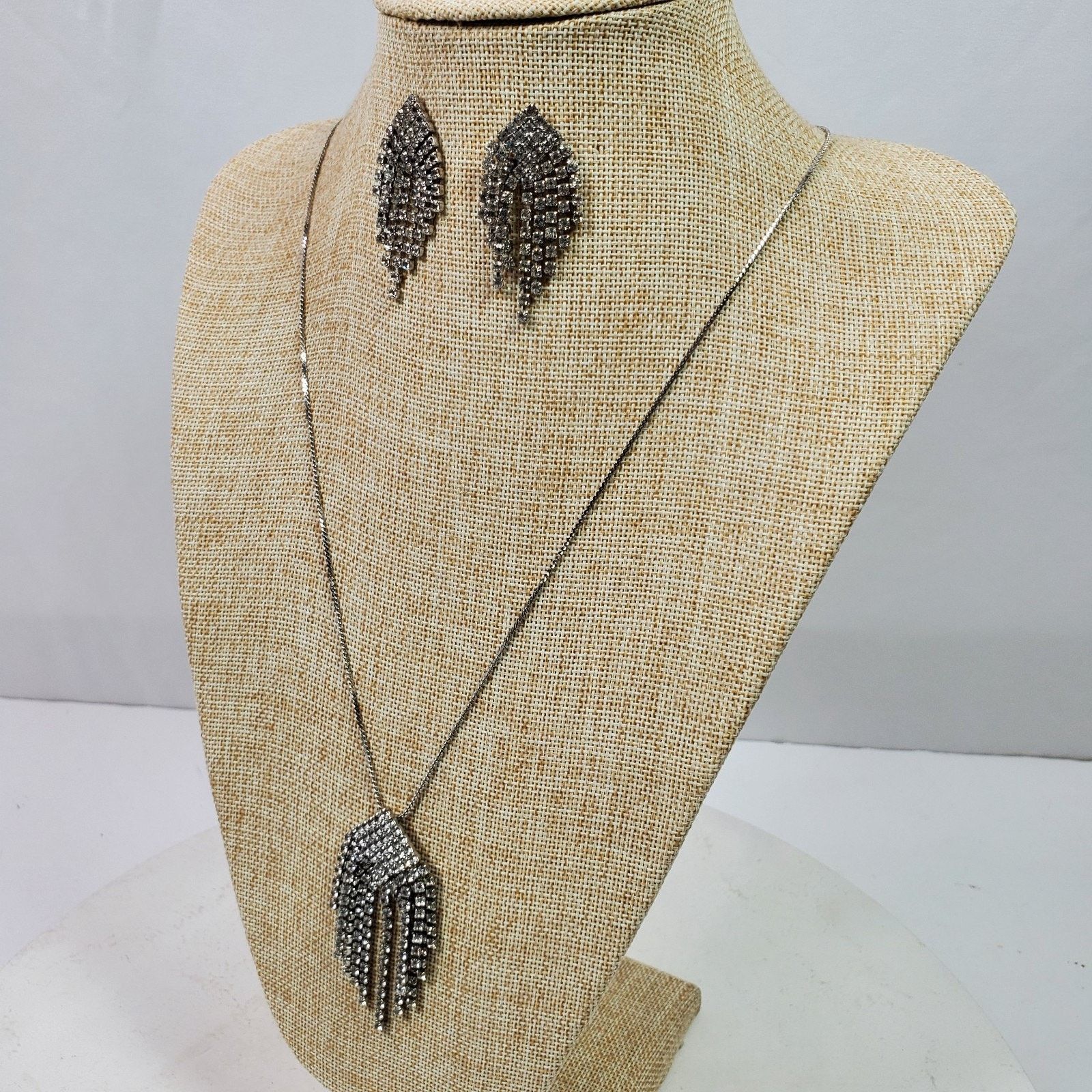The Unbranded Brand Vintage Bling 2.5" Pendant 22" Necklace 1.75" Push Earrings Size ONE SIZE - 5 Thumbnail