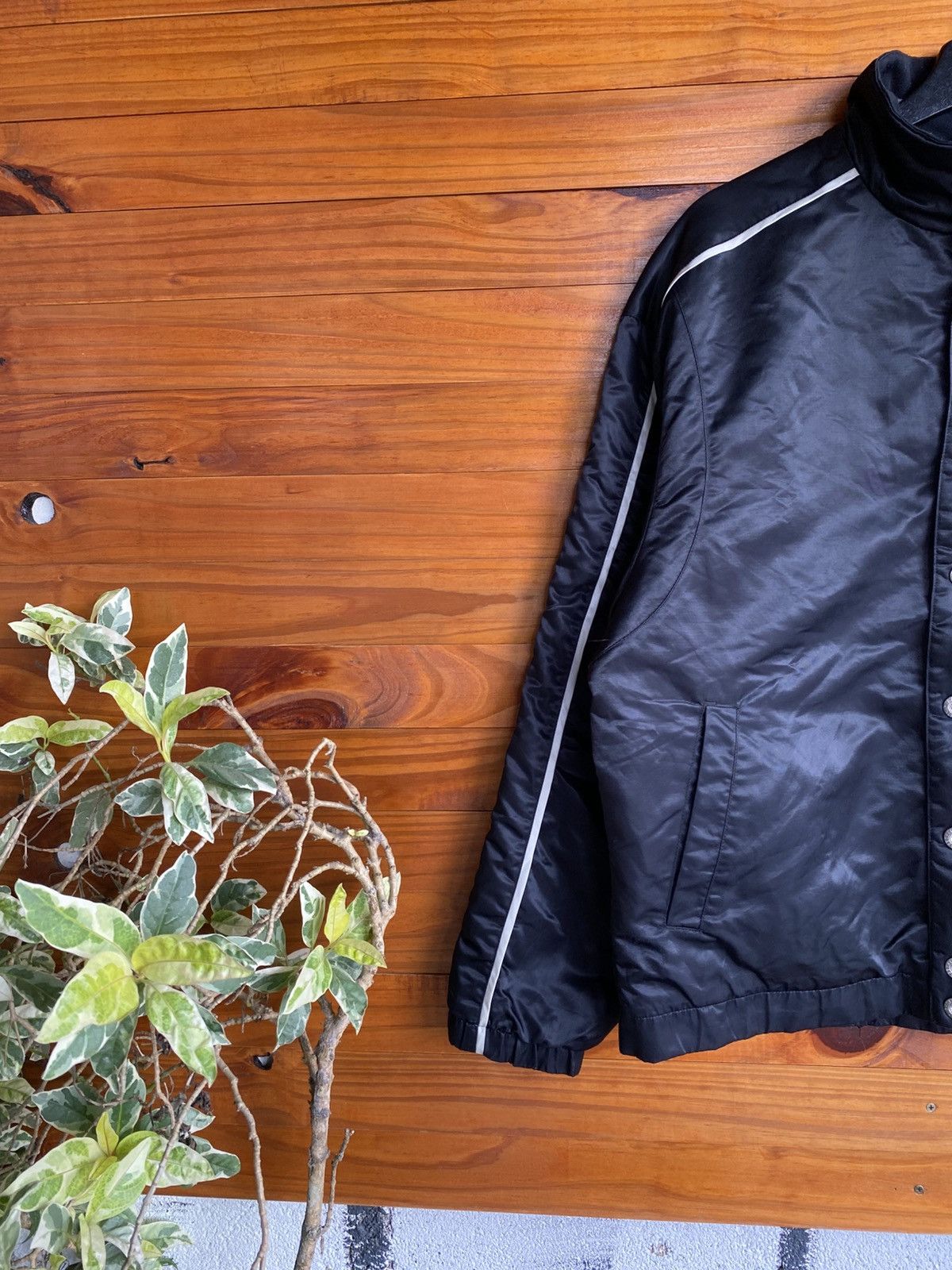 Nike Nike “INVOICE” Black Padded Team Jacket Vintage Sportswear Size US L / EU 52-54 / 3 - 6 Thumbnail