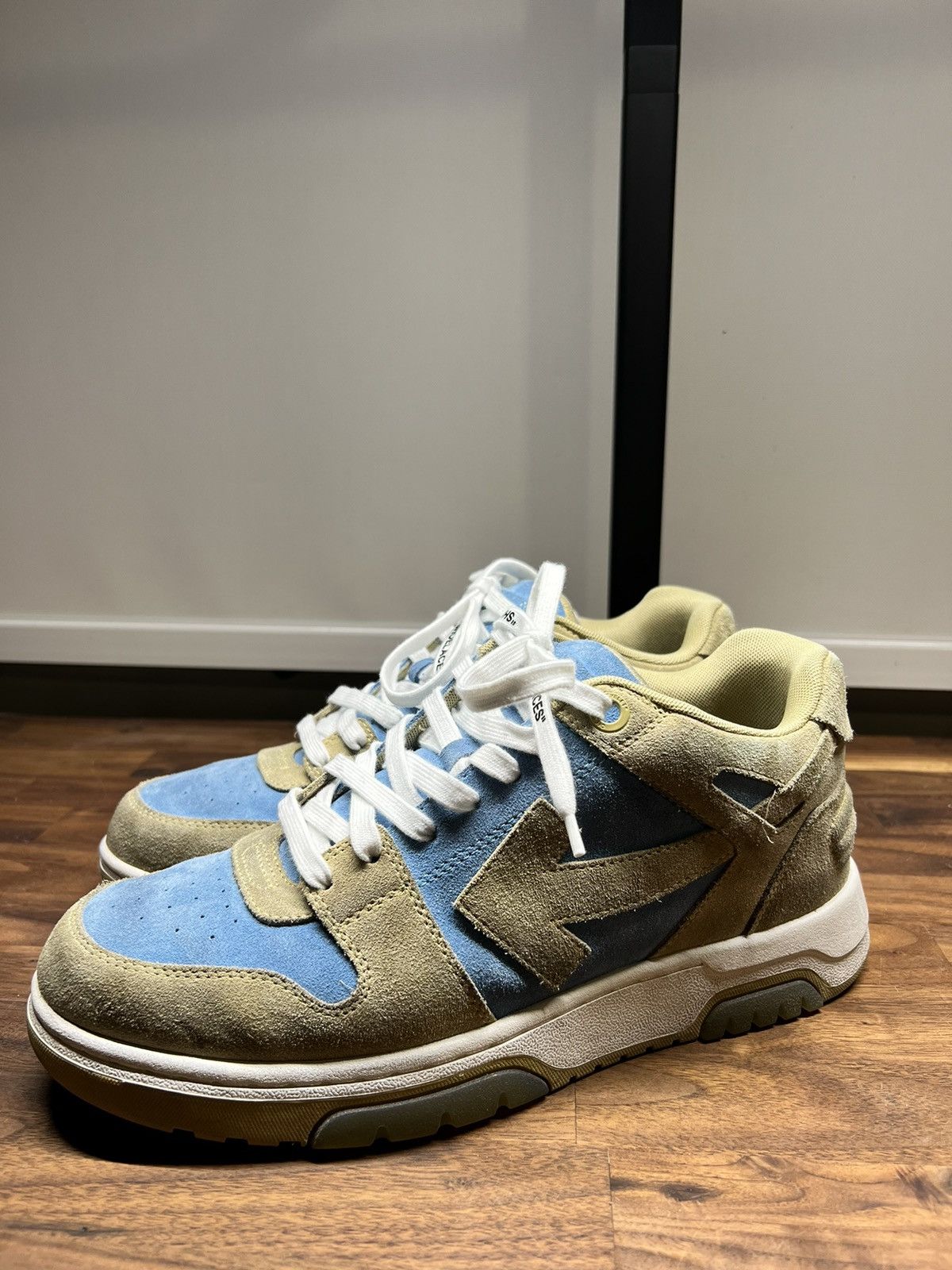 Off-White Out of Office Off-White Suede Size US 10.5 / EU 43-44 - 3 Thumbnail