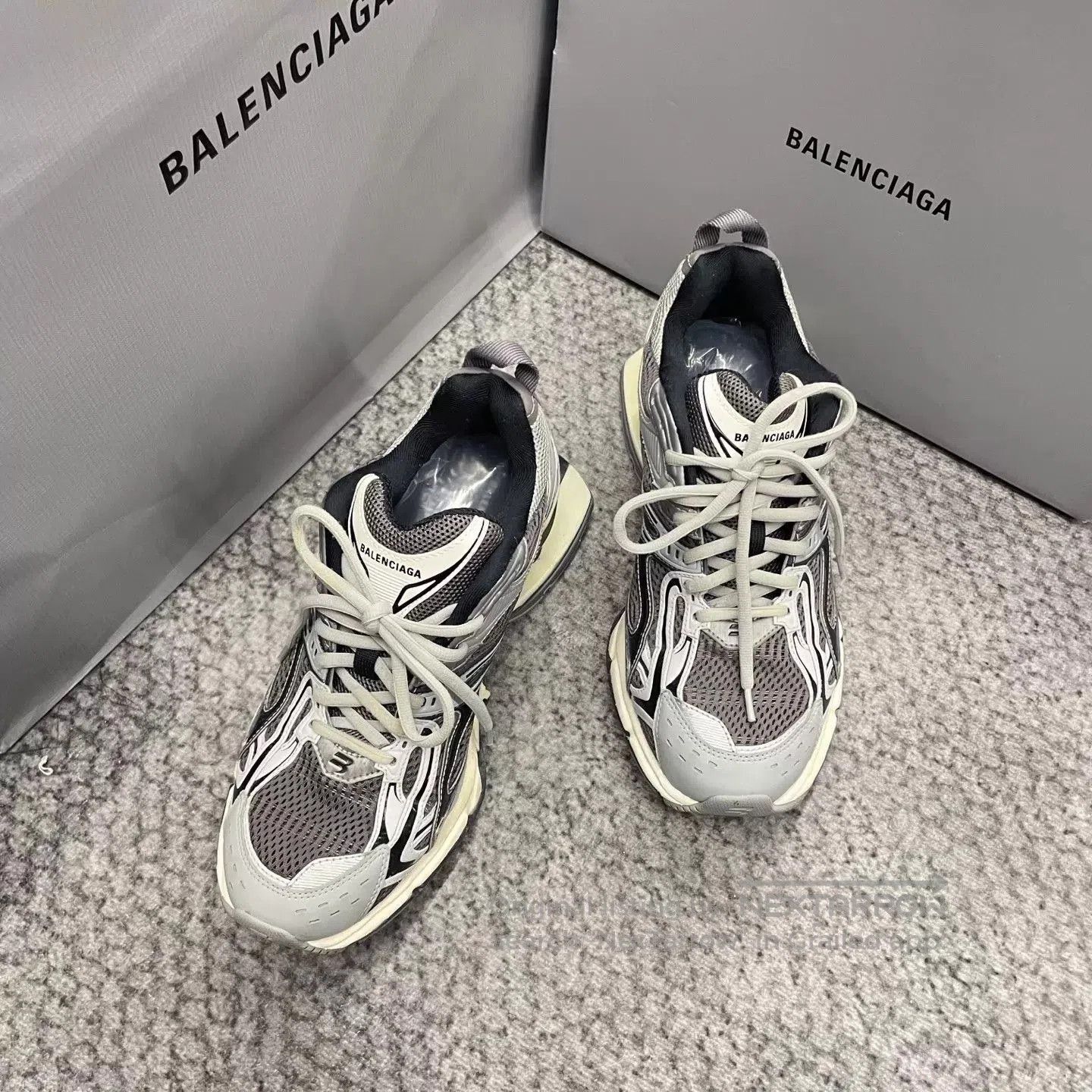 Balenciaga Gray Lowtop Sneakers Size 7. Size US 7 / EU 40 - 2 Thumbnail
