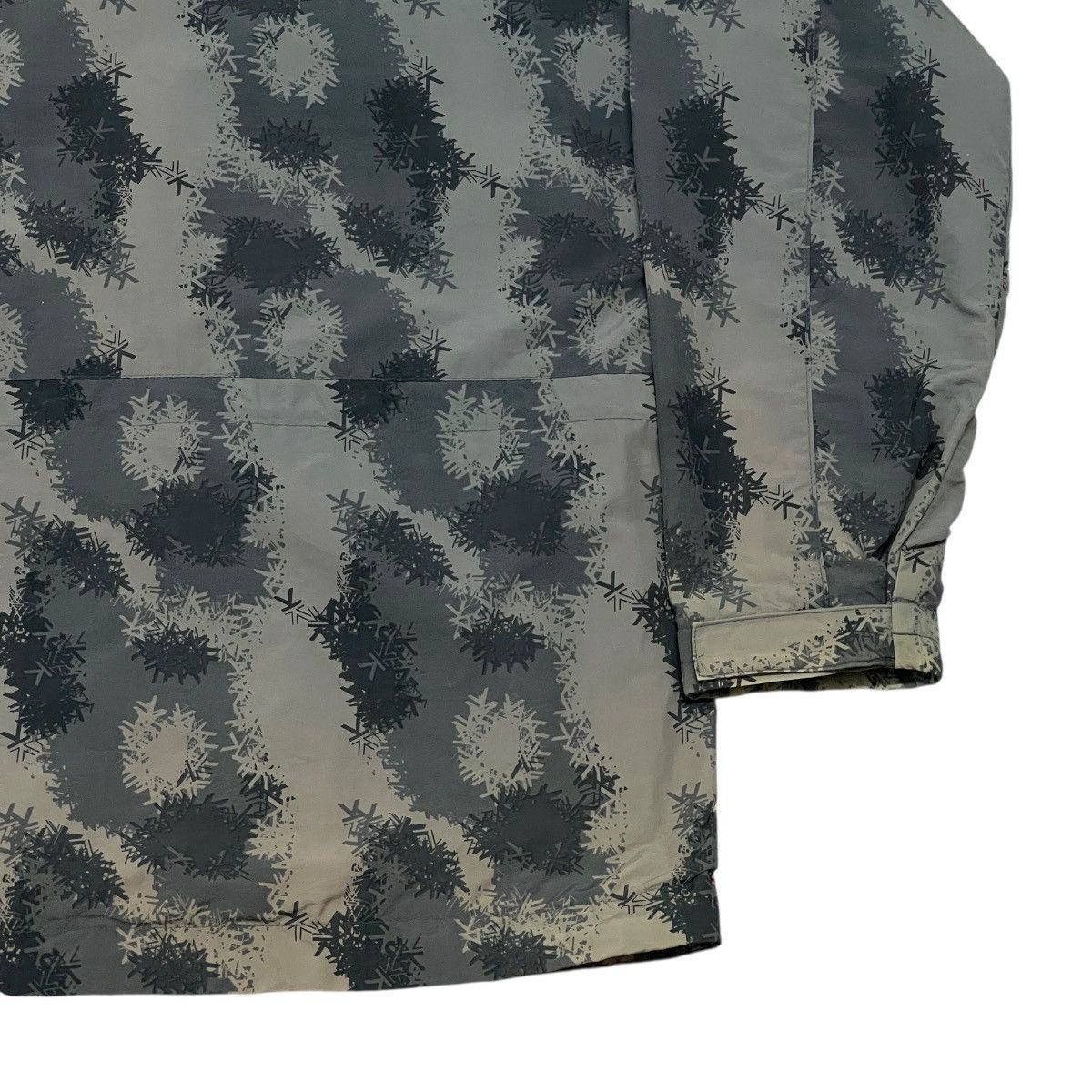 Karrimor Vtg Karrimor Camouflage Hooded Gorpcore WindbreakerJacket Size US XL / EU 56 / 4 - 15 Thumbnail