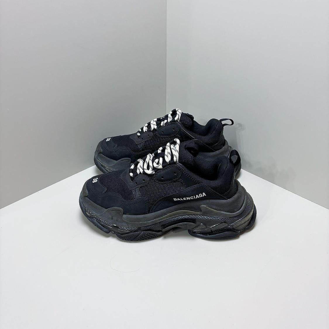 Balenciaga Balenciaga Triple S Low-Top Sneakers Size 38 Size US 7 / IT 37 - 1 Thumbnail