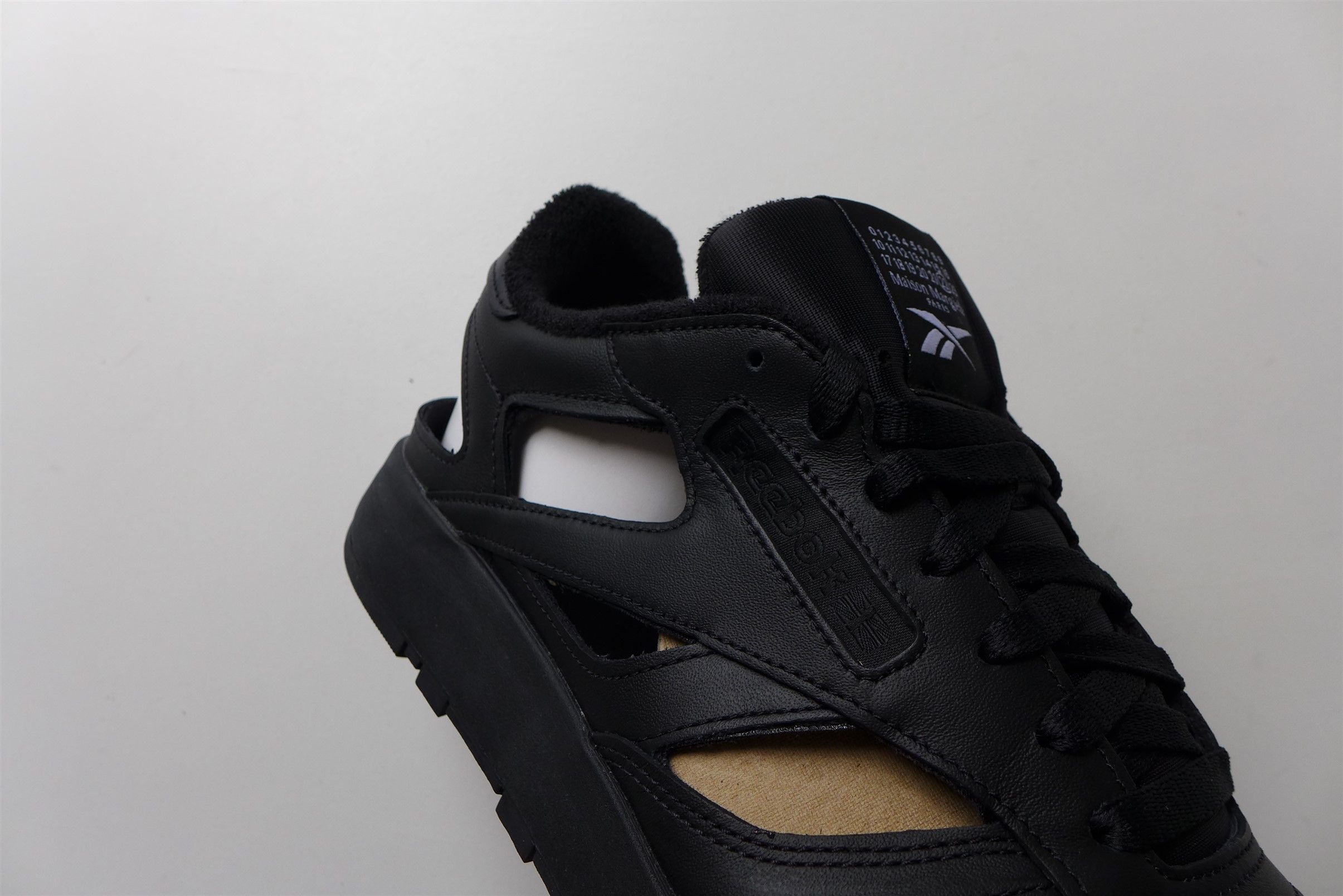 Maison Margiela Magiela x Reebok Tabi Black Classic Leather DQ Sneakers Size US 11 / EU 44 - 9 Thumbnail