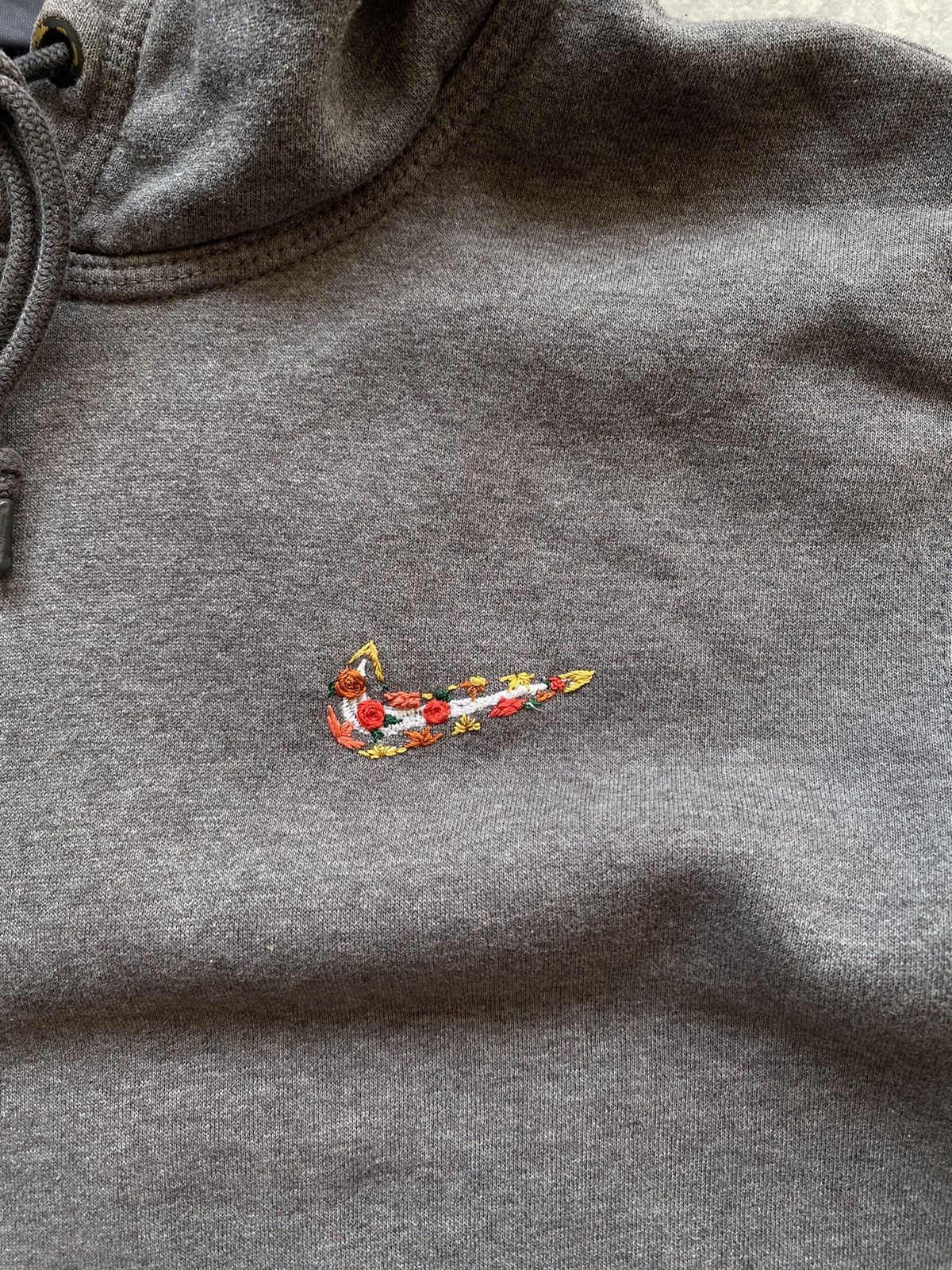 Nike × Vintage Vintage Nike Swoosh Embroidery Flowers Hoodie Size US M / EU 48-50 / 2 - 1 Thumbnail