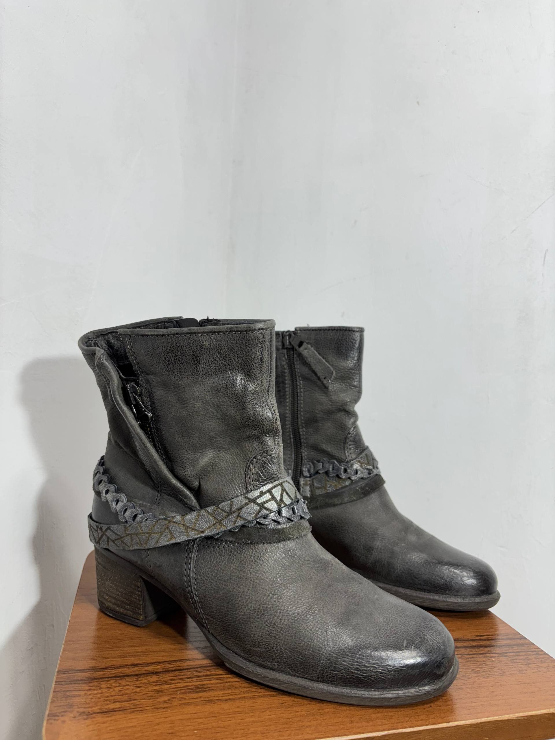 A.S.98 RARE AS 98 GUIDI style! fade Ankle Archive Leather Boots Size US 7 / IT 37 - 2 Thumbnail