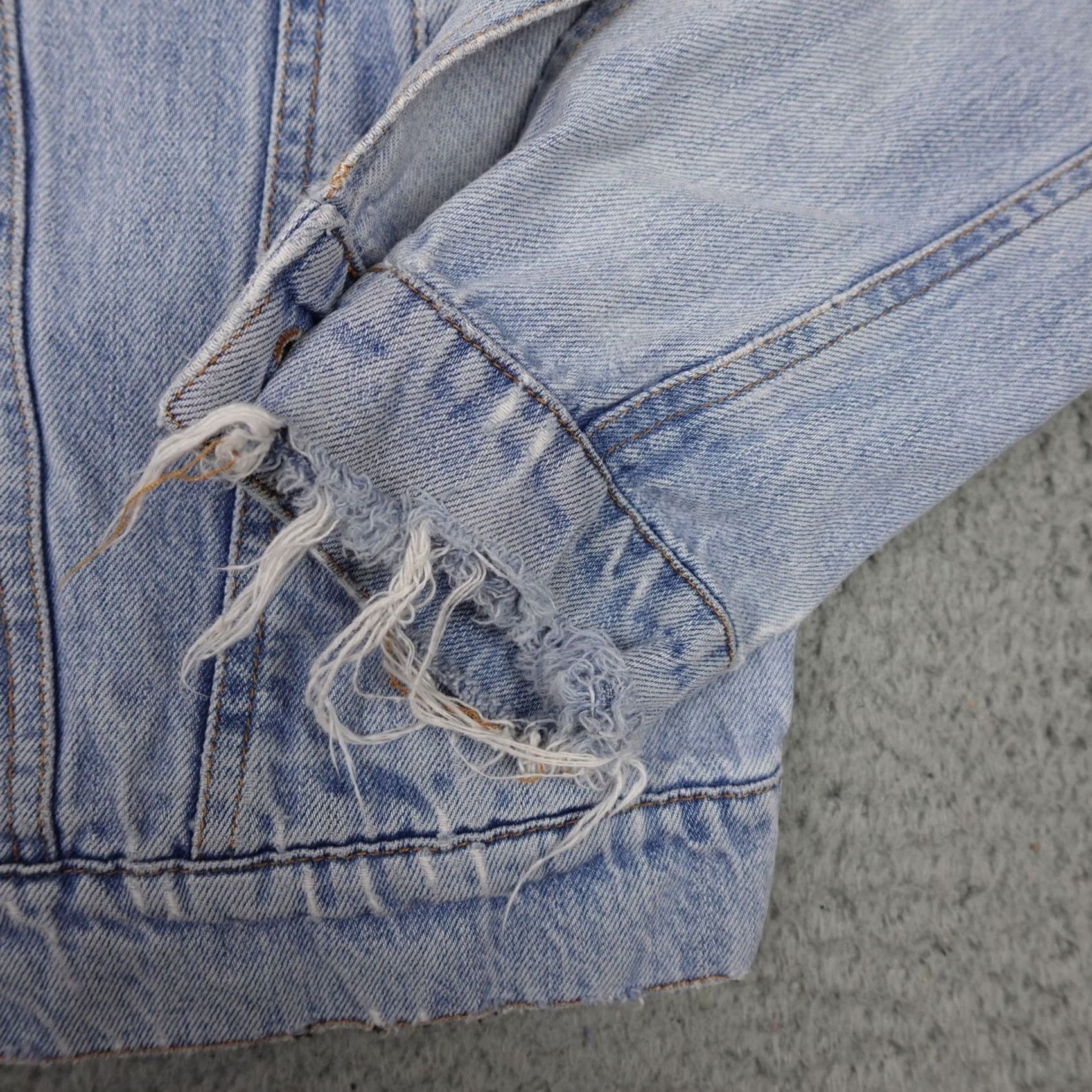 Hard Rock Cafe Hard Rock Hotel Mens Large Blue Denim Jacket Distressed Biloxi Patch Light Size US L / EU 52-54 / 3 - 7 Thumbnail