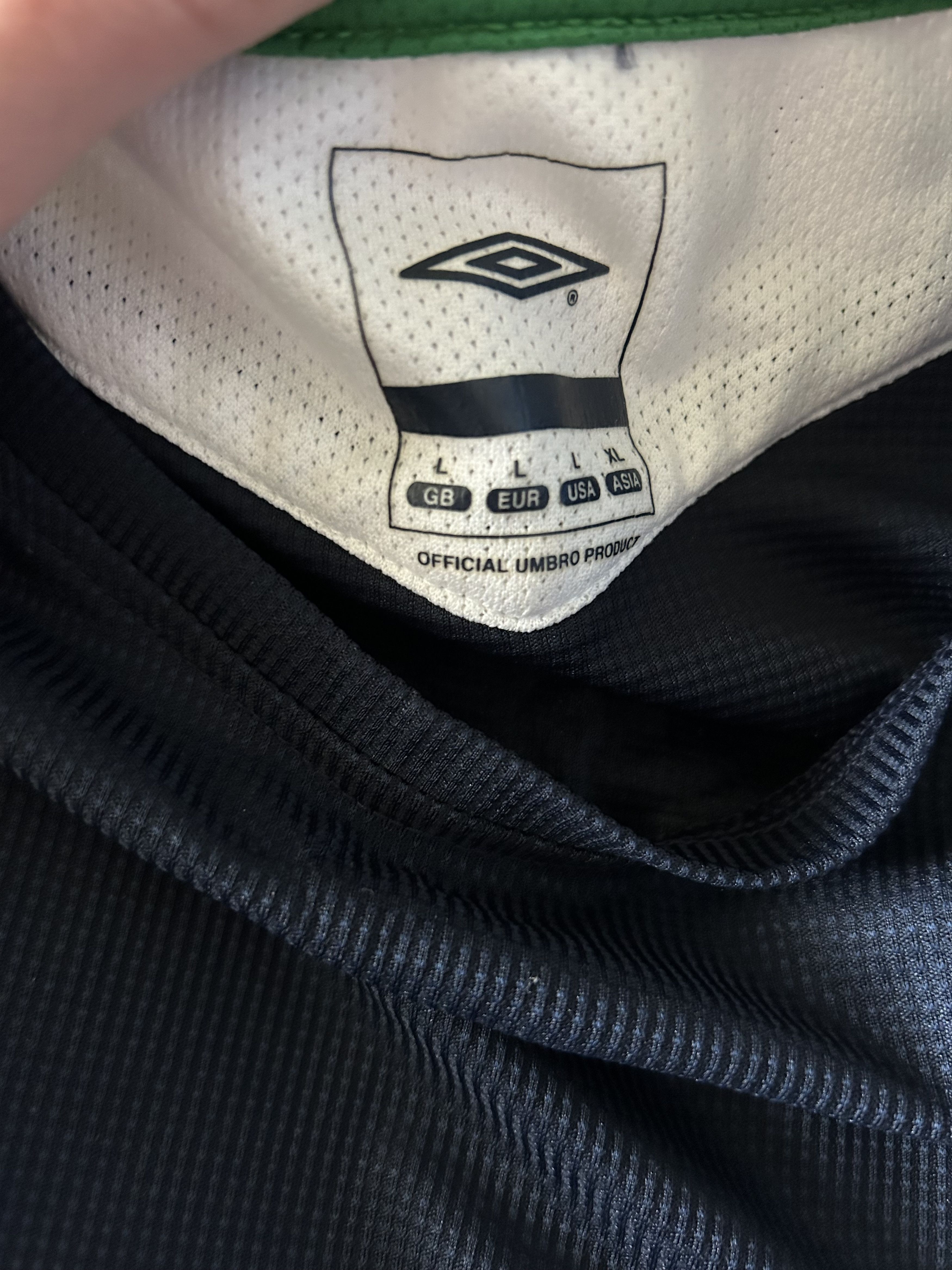 Umbro Vintage training shirt IRELAND 2004/2006 - L Umbro - UNIQUE Size US L / EU 52-54 / 3 - 4 Thumbnail