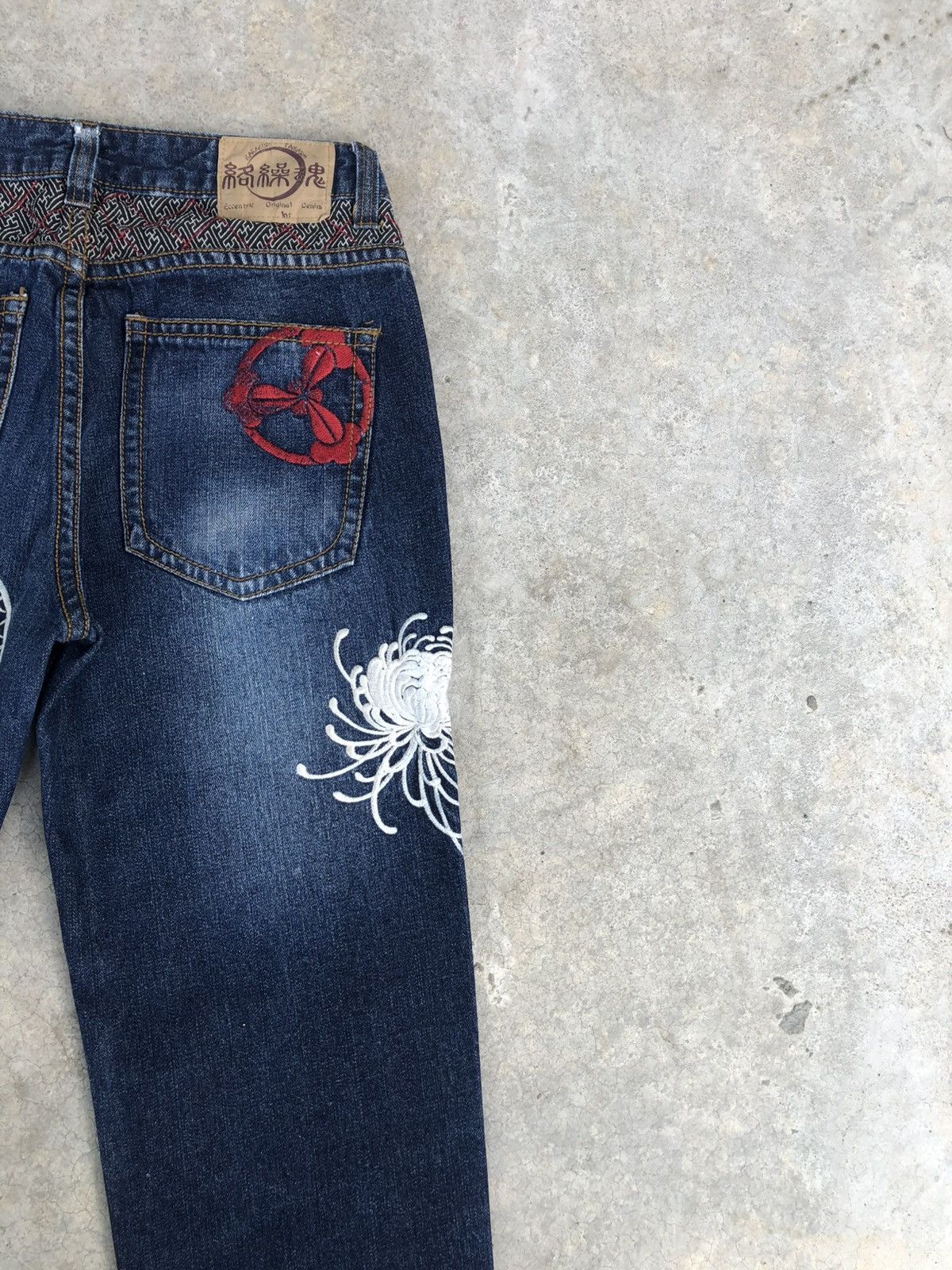 Karakuri Tamashii Karakuri Tamashii Embroidered Jeans Distressed Size US 31 - 10 Thumbnail