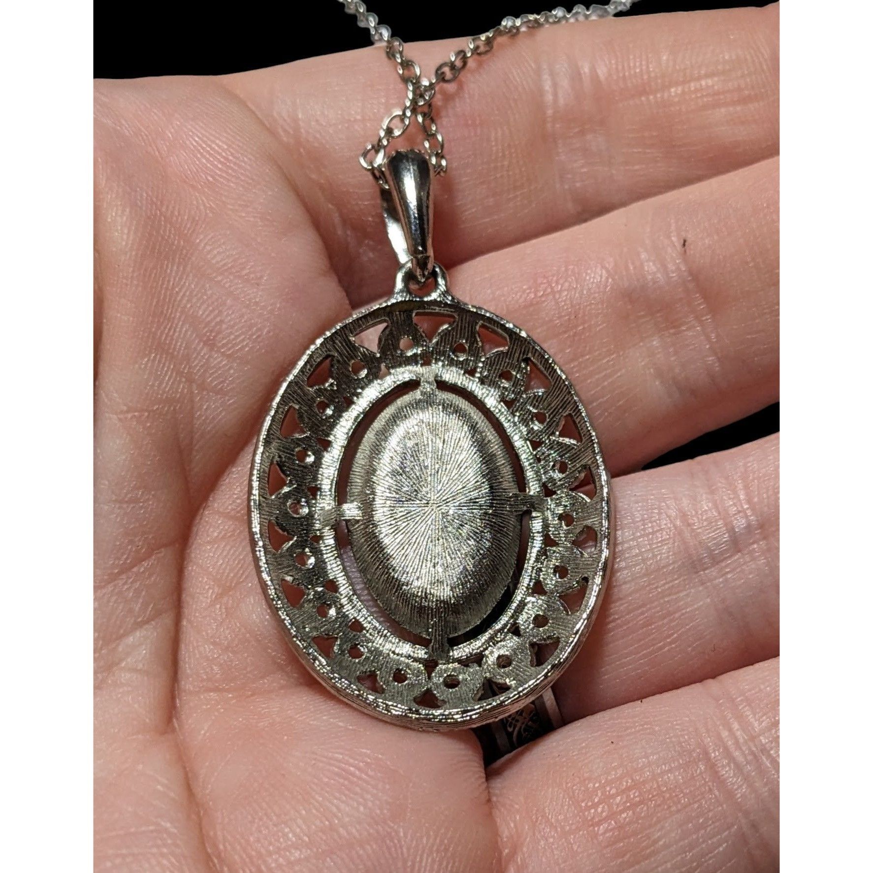 Other Engraved Retro Silver Oval Pendant Necklace Size ONE SIZE - 10 Thumbnail