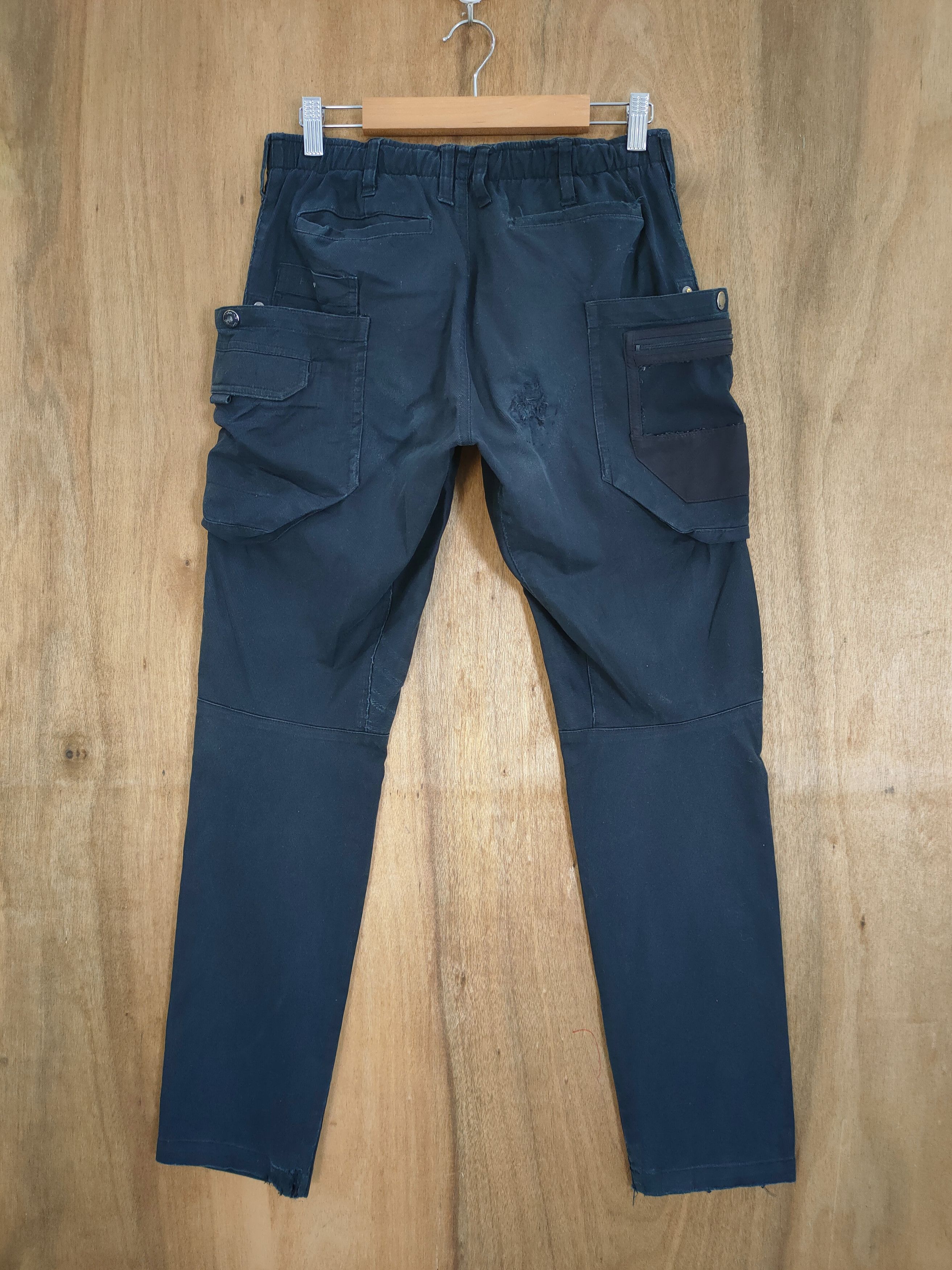 Japanese Brand VINTAGE JAPANESE BRAND BLACK DISTRESSED CARGO PANTS Size US 29 - 7 Thumbnail