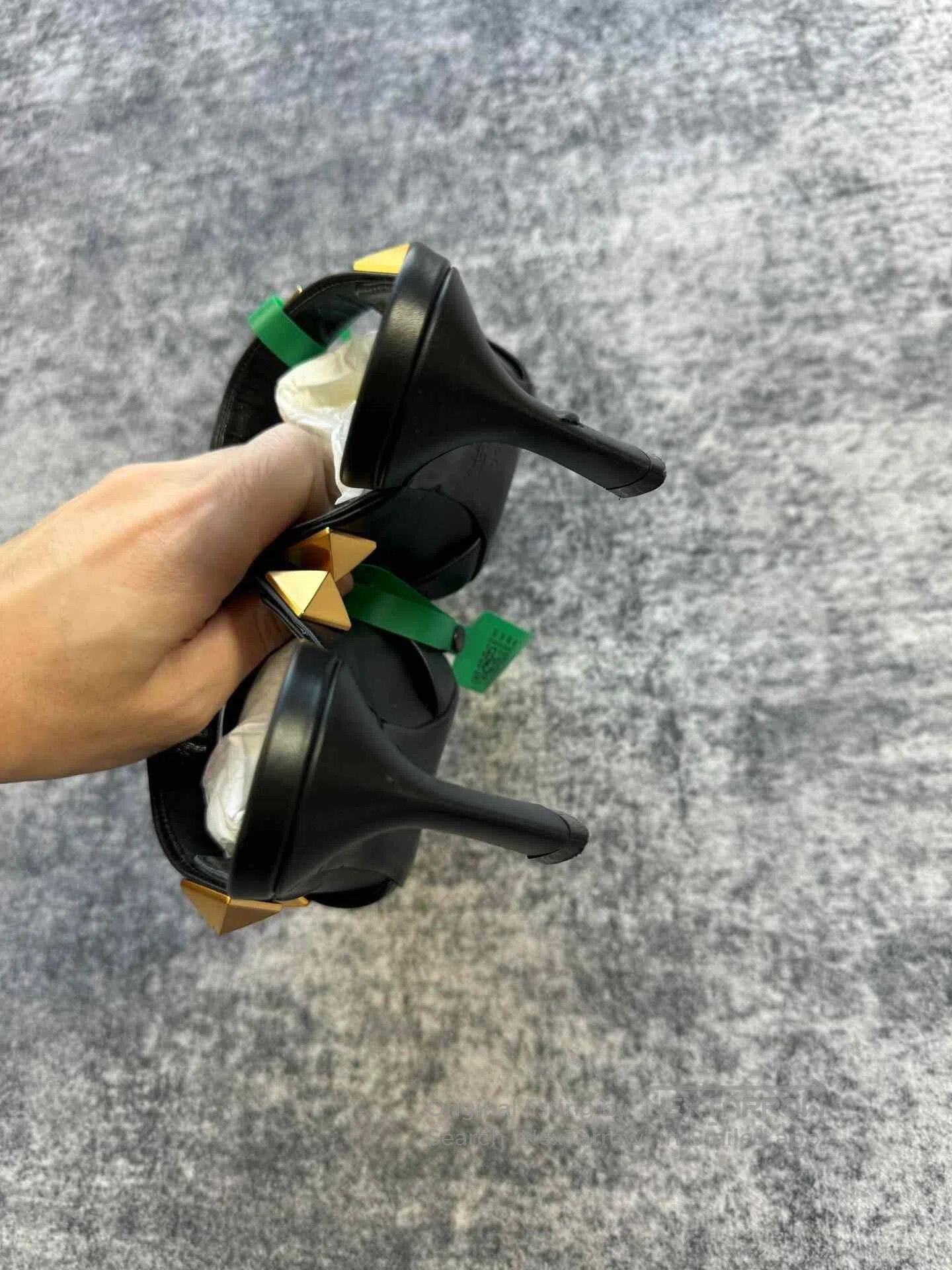 Valentino Valentino Black Gold Studded Heels. Size US 4.5 / IT 34.5 - 5 Thumbnail