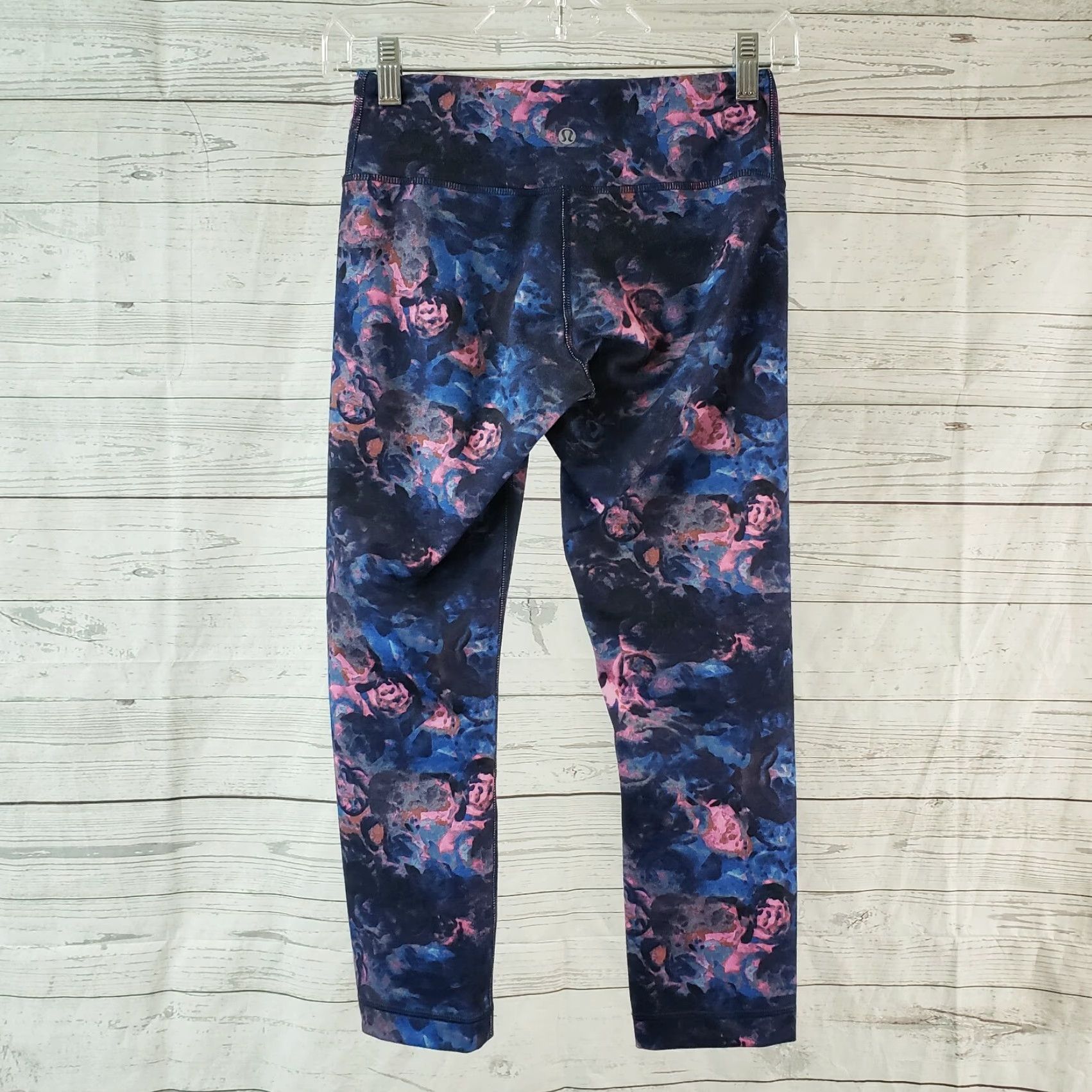 Lululemon Lululemon Womens Cropped Leggings Sz 4 Pink Blue Regular Inseam 22in Size 27" / US 4 / IT 40 - 3 Thumbnail