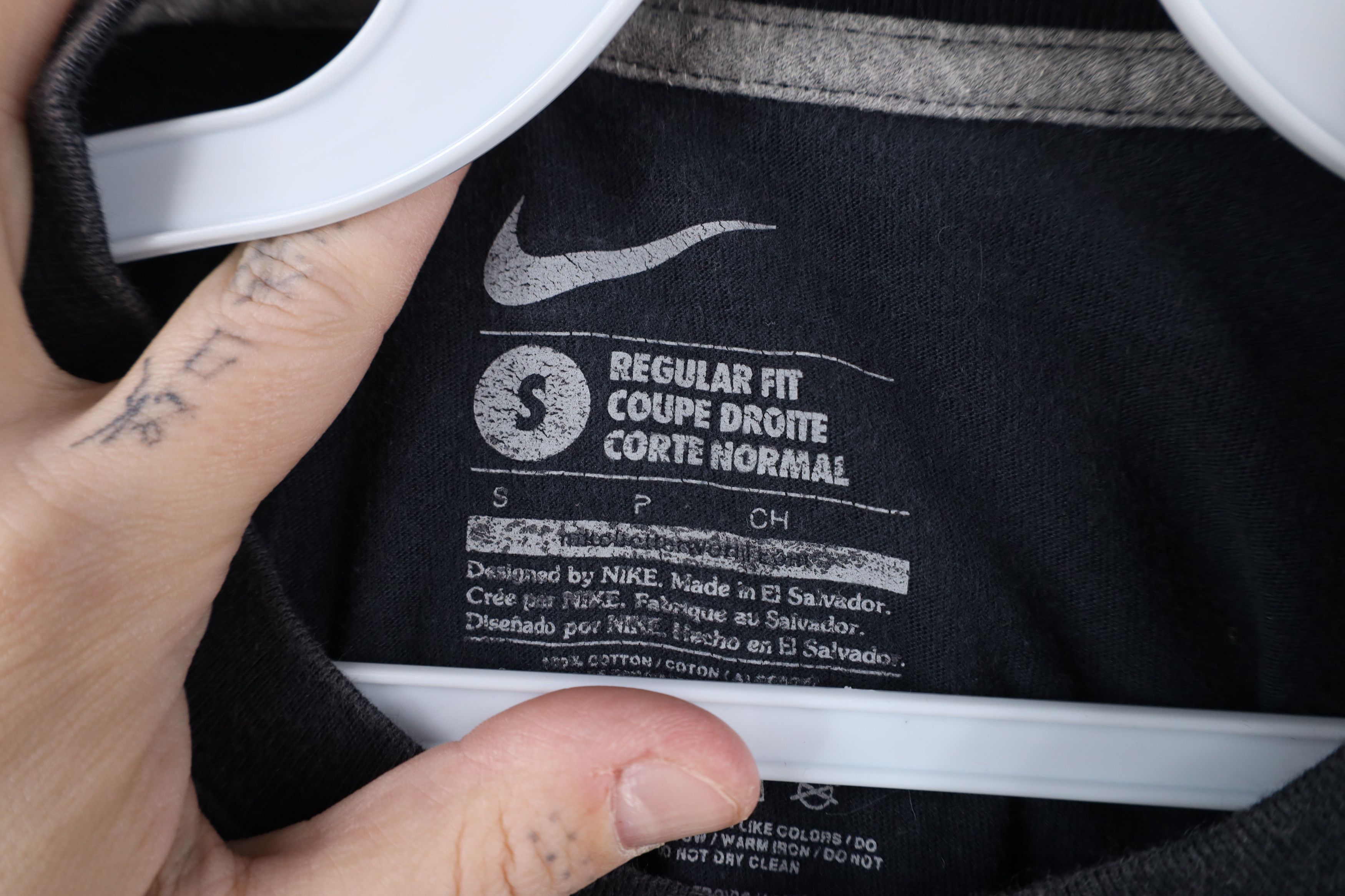 Nike × Vintage Vintage Y2K Nike Halloween Mummy Kicks On Wrap T-Shirt Size US S / EU 44-46 / 1 - 9 Thumbnail