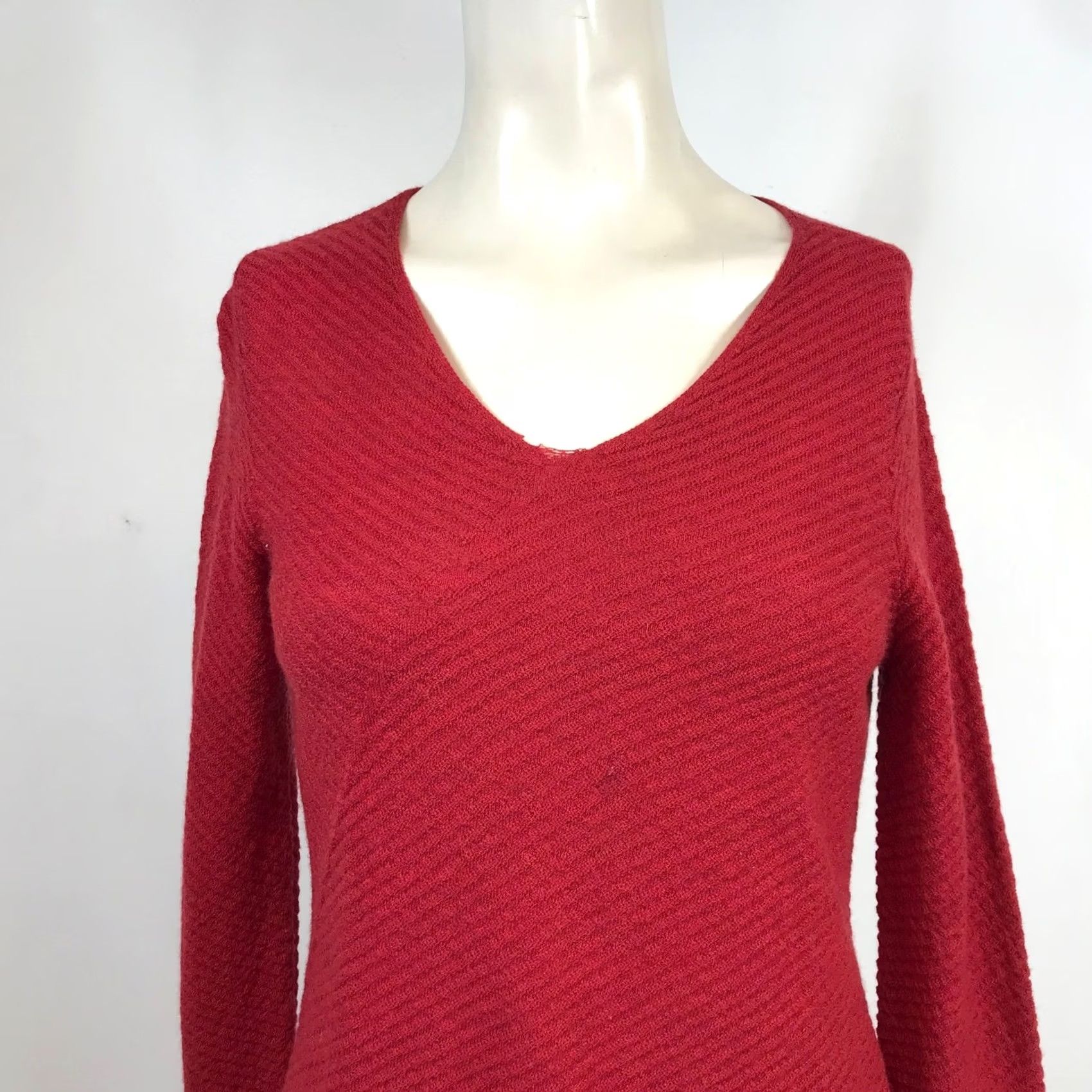 Eileen Fisher VINTAGE? No. Eileen Fisher Red 100% Italian Wool Diagonal Ribbed V-Neck Sweater Petite PS Shirt Women Size S / US 4 / IT 40 - 2 Thumbnail