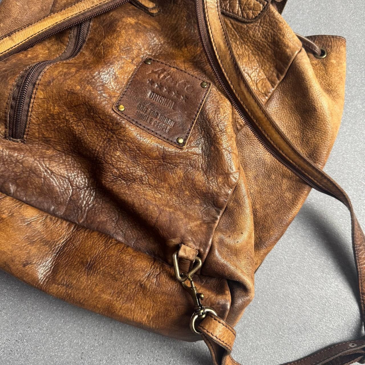 Japanese Brand × Vintage Avant Garde Faded Leather Backpack Size ONE SIZE - 13 Thumbnail