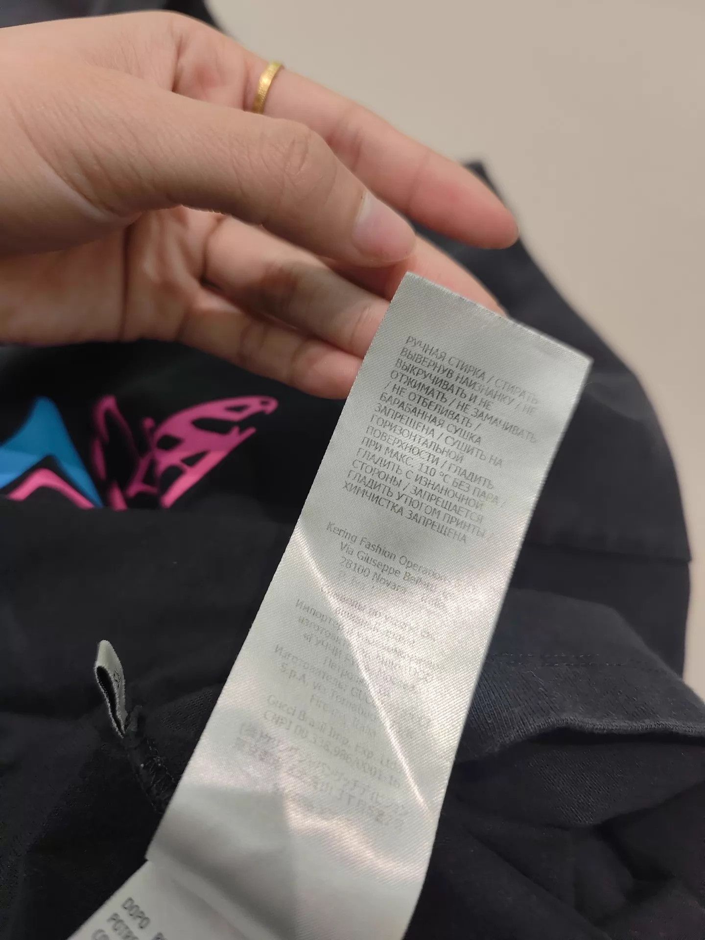 Gucci 9/10 Gucci oversized XS T-shirt minor print cracking Size XS / US 0-2 / IT 36-38 - 6 Thumbnail