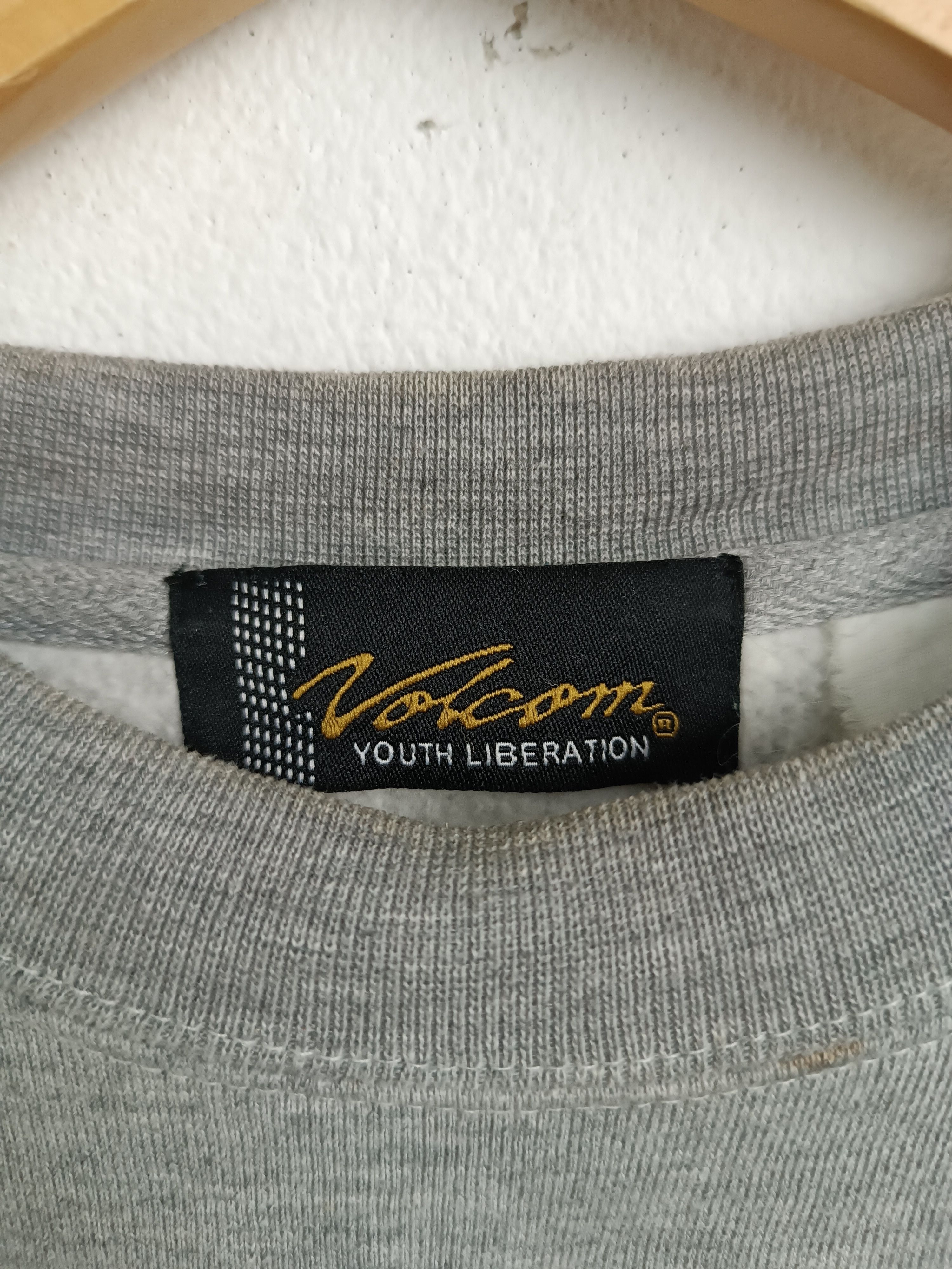 Vintage VINTAGE 90'S VOLCOM YOUTH LIBERATION LOGO SKATE PUNK GRUNGE Size US L / EU 52-54 / 3 - 7 Thumbnail