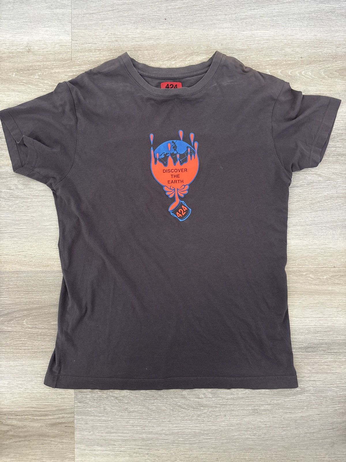 424 424 "DISCOVER THE EARTH" t shirt Size US M / EU 48-50 / 2 - 2 Thumbnail