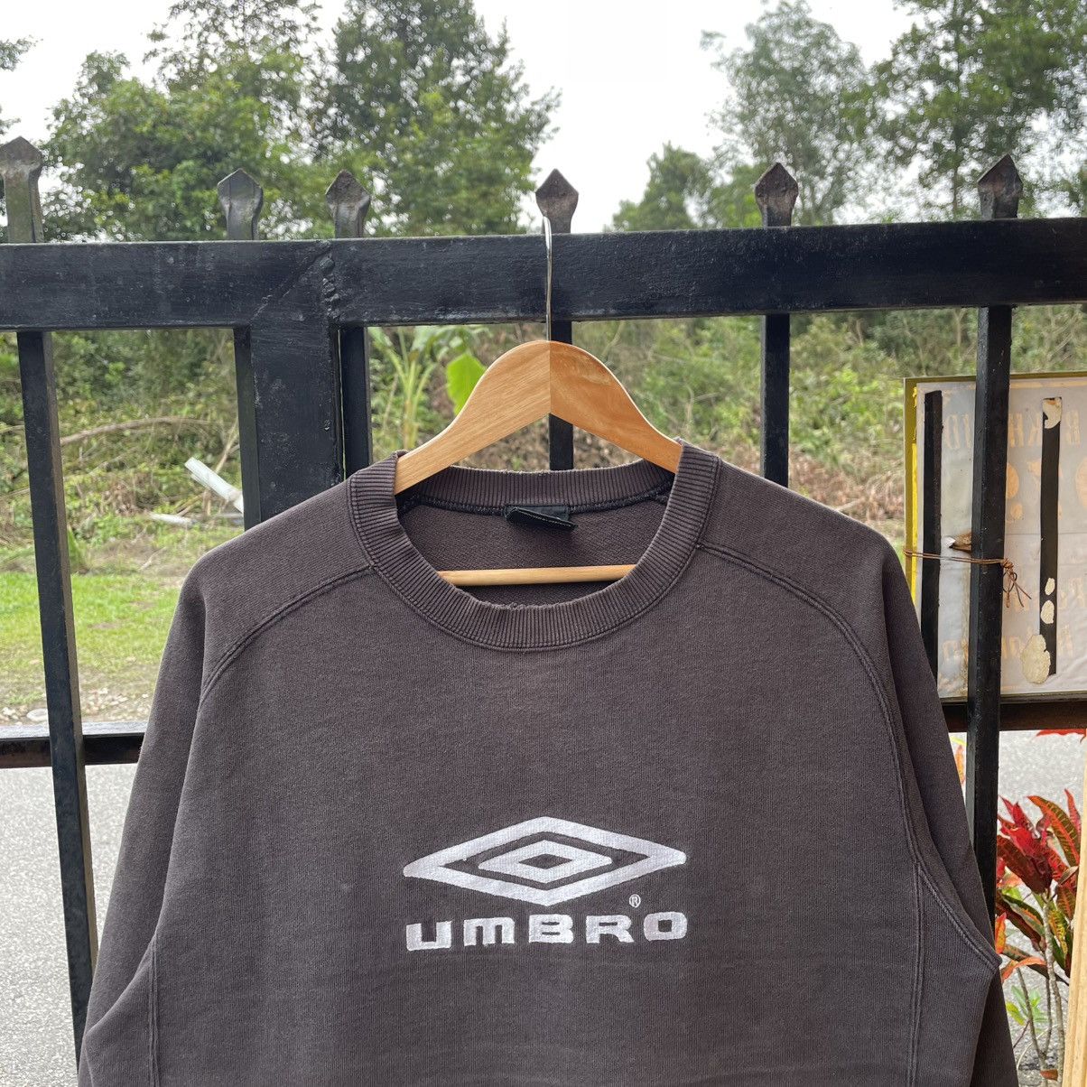 Umbro 🔥Vintage Umbro OG Big Logo Sun Faded Distress Sweatshirts Size US M / EU 48-50 / 2 - 4 Thumbnail