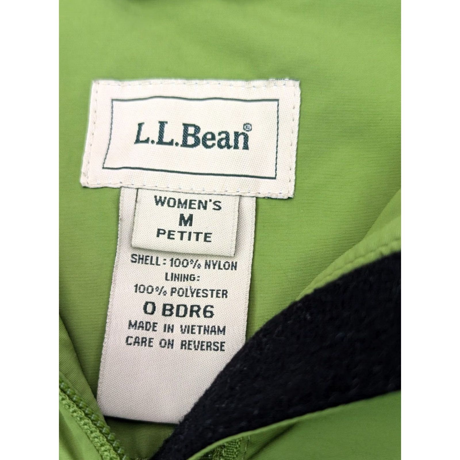 Vintage L.L. Bean Vest Women Petite M Green Full Zip Fleece Lined Wool? (note: original says Nylon outer, polyester lining) Size M / US 6-8 / IT 42-44 - 2 Thumbnail