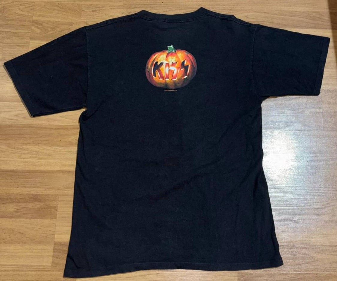 Band Tees Vintage Kiss Halloween Pumpkins ©2000 T-shirt Size US XL / EU 56 / 4 - 2 Thumbnail