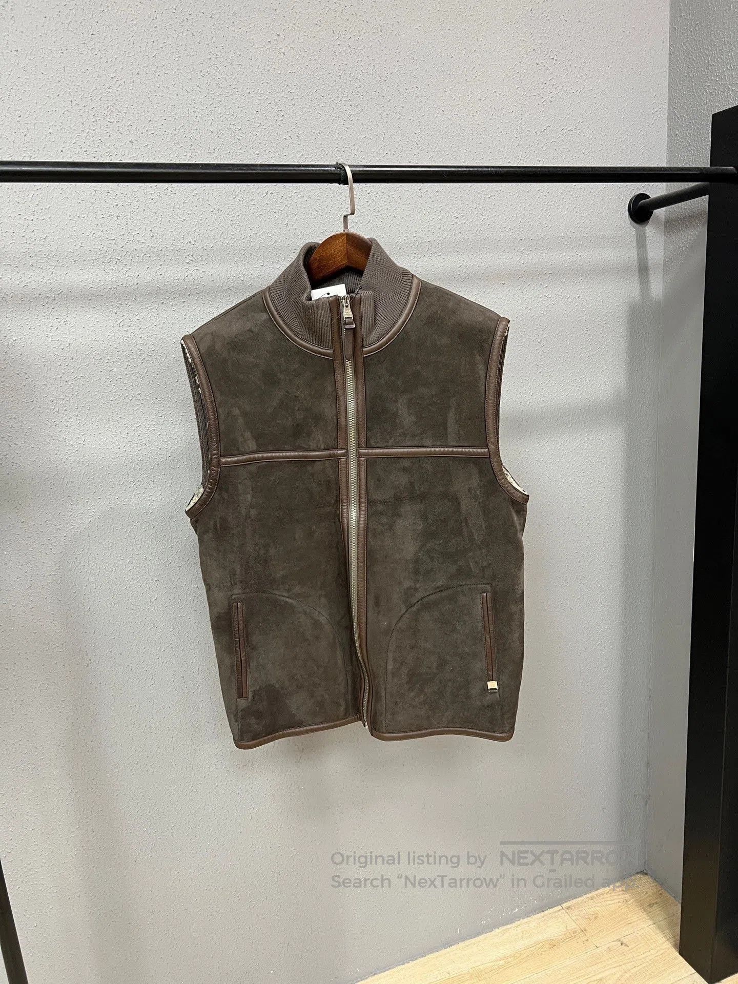 Louis Vuitton Louis Vuitton Fur Vest. Size US XXL / EU 58 / 5 - 1 Thumbnail