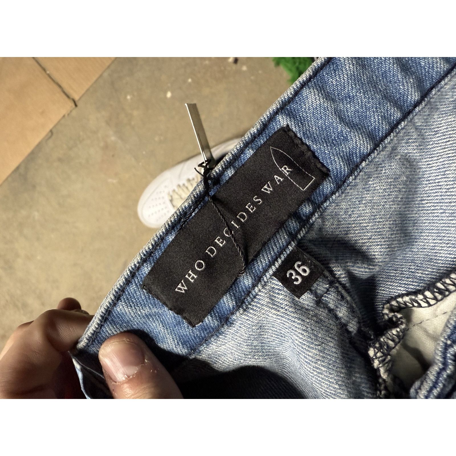 Who Decides War WDW Embroidered Denim Light Wash Used 36 Size US 36 / EU 52 - 3 Thumbnail