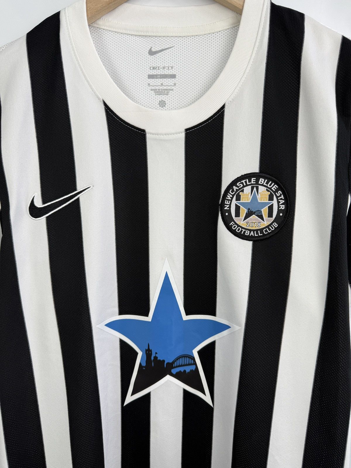 Nike 🏴󠁧󠁢󠁥󠁮󠁧󠁿 Nike 2018 NewCastle United Blue Star Shirt Football Jersey Size US M / EU 48-50 / 2 - 4 Thumbnail