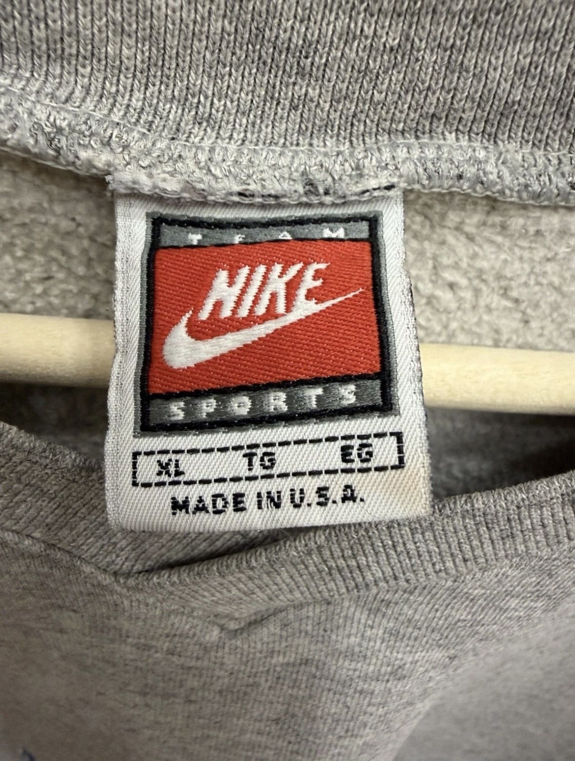 Nike Vintage Nike NBA Dallas Mavericks Sweatshirt Size XL Size US XL / EU 56 / 4 - 5 Thumbnail