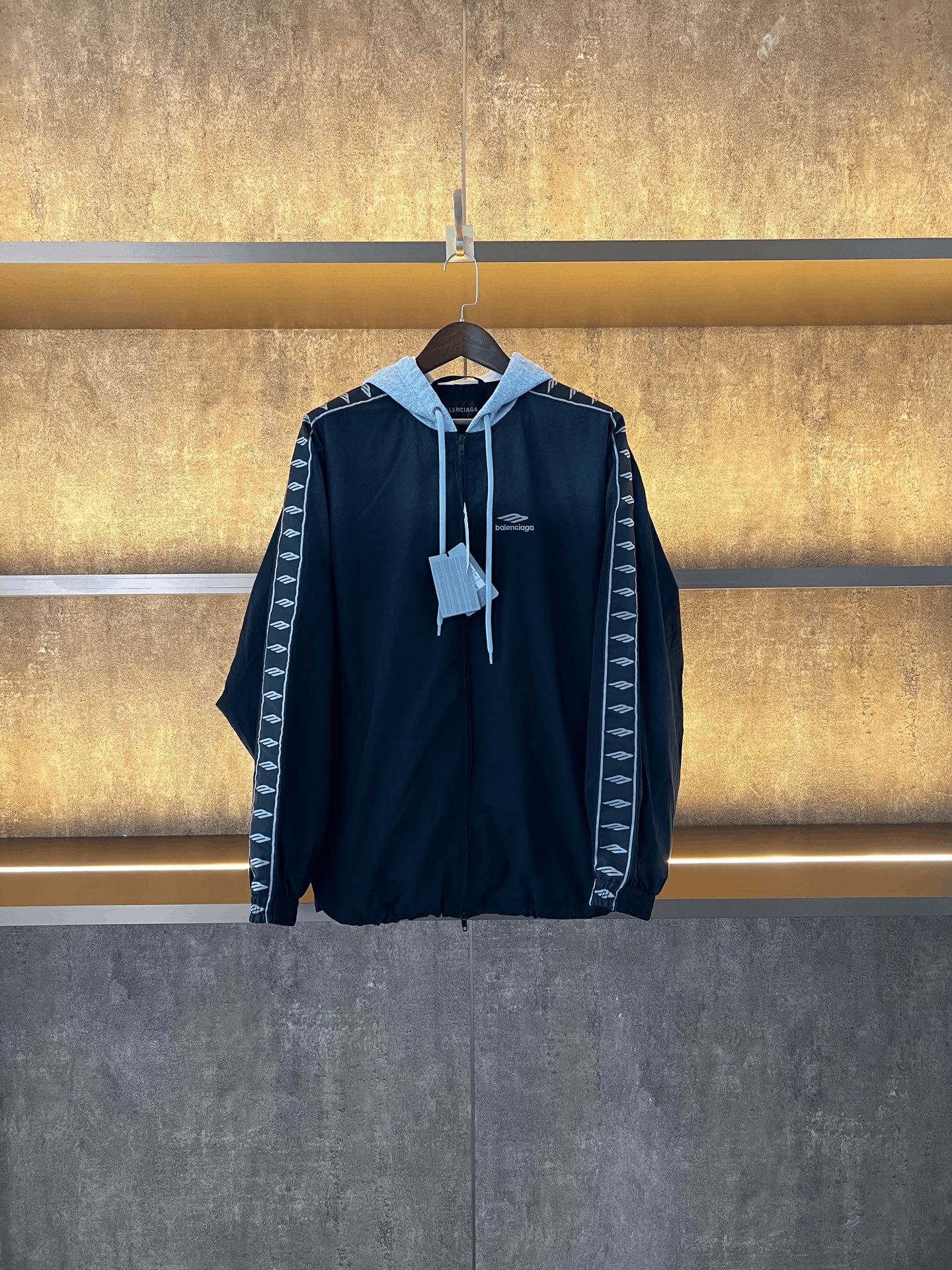 Balenciaga Balenciaga Embroidered Logo Hooded Nylon Jacket Size XXS / US 00 / IT 34 - 1 Thumbnail