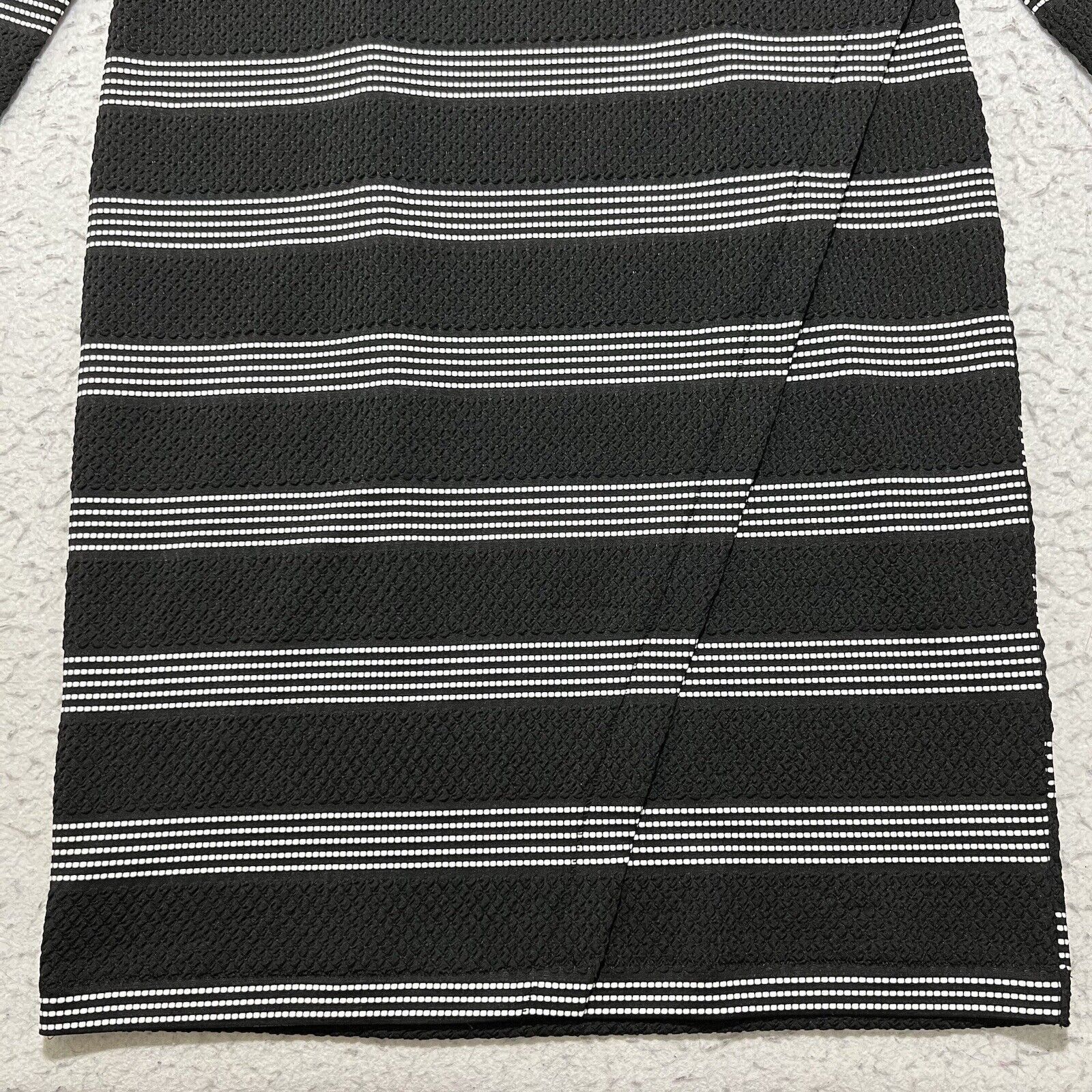 Chicos Chico's Black & White 3/4 Sleeve Shift Wrap Dress Size M / US 6-8 / IT 42-44 - 7 Thumbnail