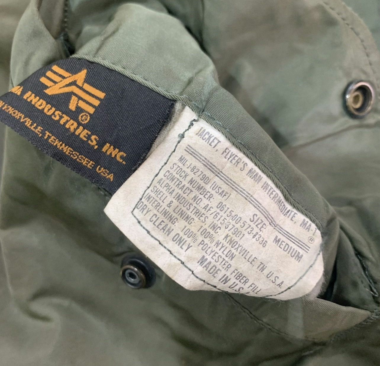 Alpha Industries Distressed Alpha Industries MA-1 Reversible Bomber Jacket Size US M / EU 48-50 / 2 - 16 Thumbnail