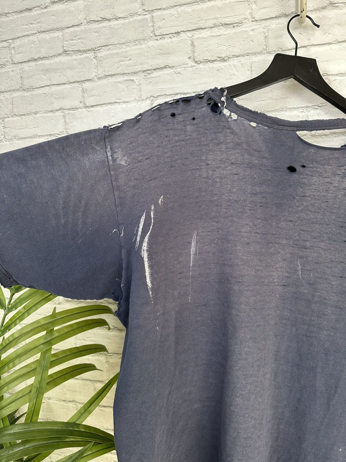 Champion (XL) PAINT THRASHED DESTROYED Vintage Champion T Shirt Size US XL / EU 56 / 4 - 11 Thumbnail