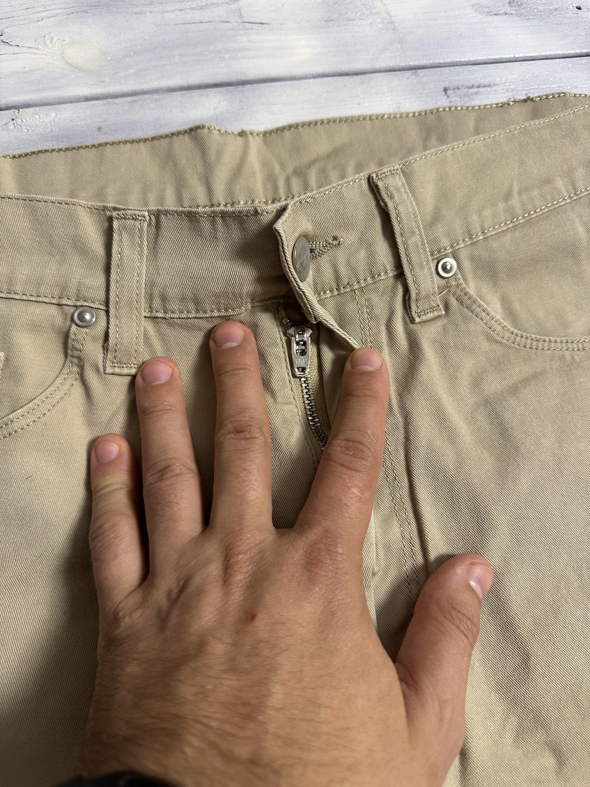 Carhartt Rare Shorts Carhartt Swell Shorts Leather Logo Size US 31 - 8 Thumbnail
