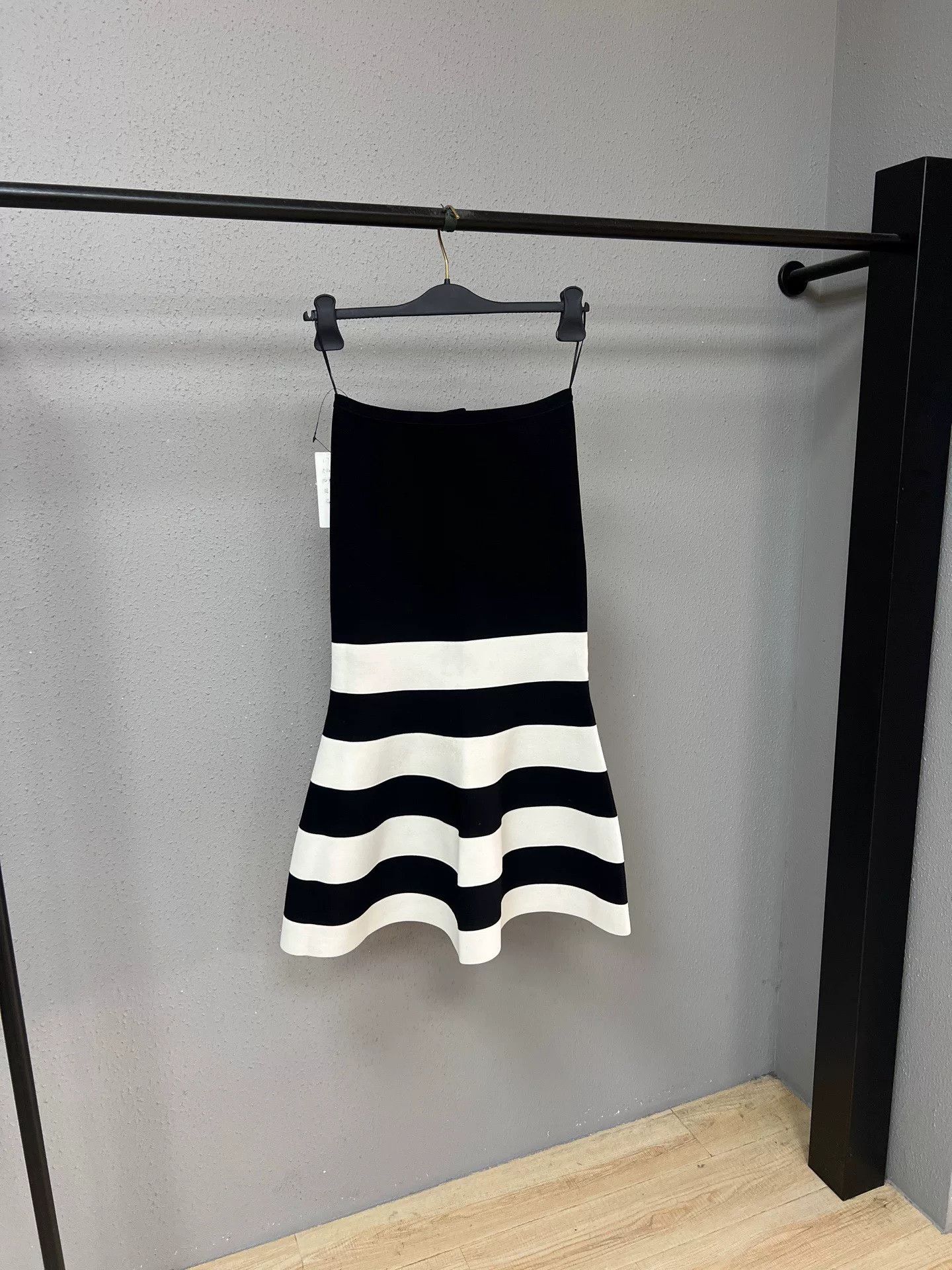 Victoria Beckham Victoria Beckham Black and White Dress Size S / US 4 / IT 40 - 1 Thumbnail