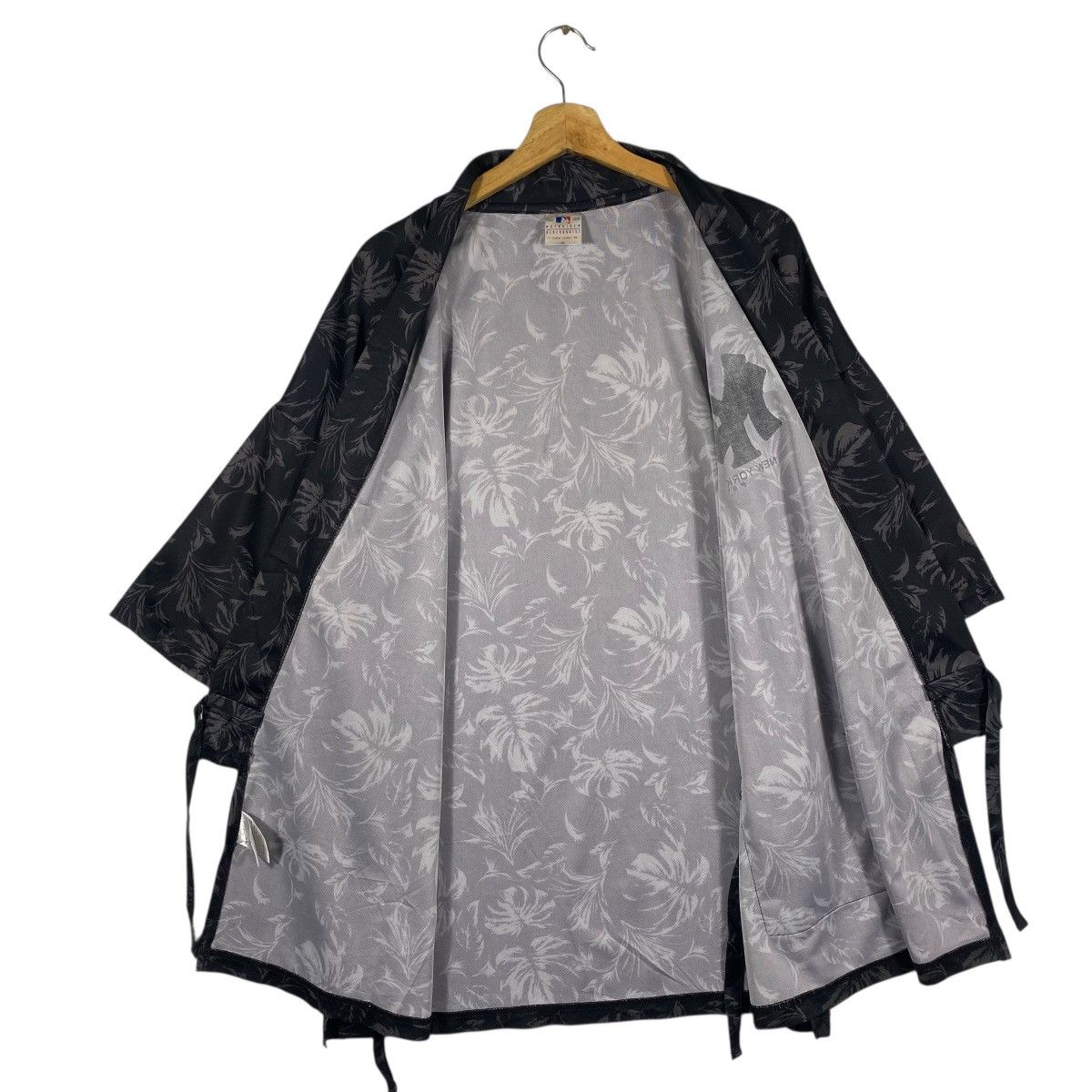 New York Yankees New York Yankees Kimono L Size Black Colour Size US L / EU 52-54 / 3 - 10 Thumbnail