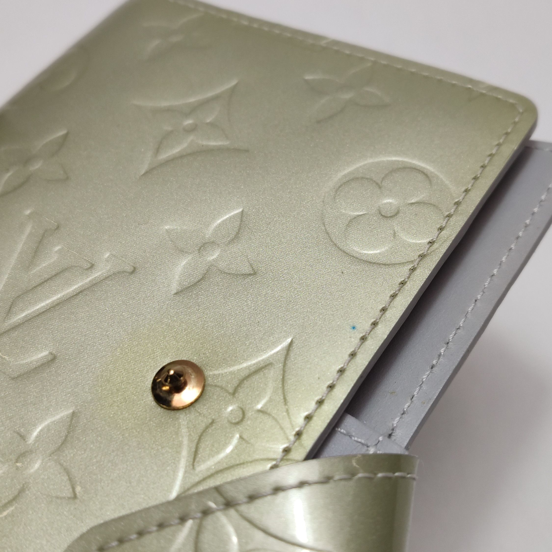 Louis Vuitton Louis Vuitton (LV) patent leather embossed monogram noteboo Size ONE SIZE - 7 Thumbnail